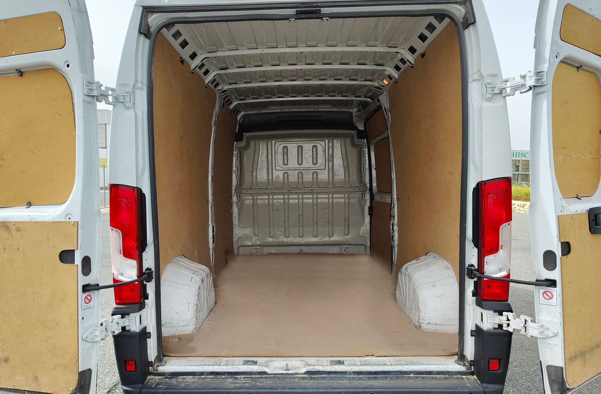 Peugeot Boxer Furgon BlueHDi 140 335 L3H2 - foto 12