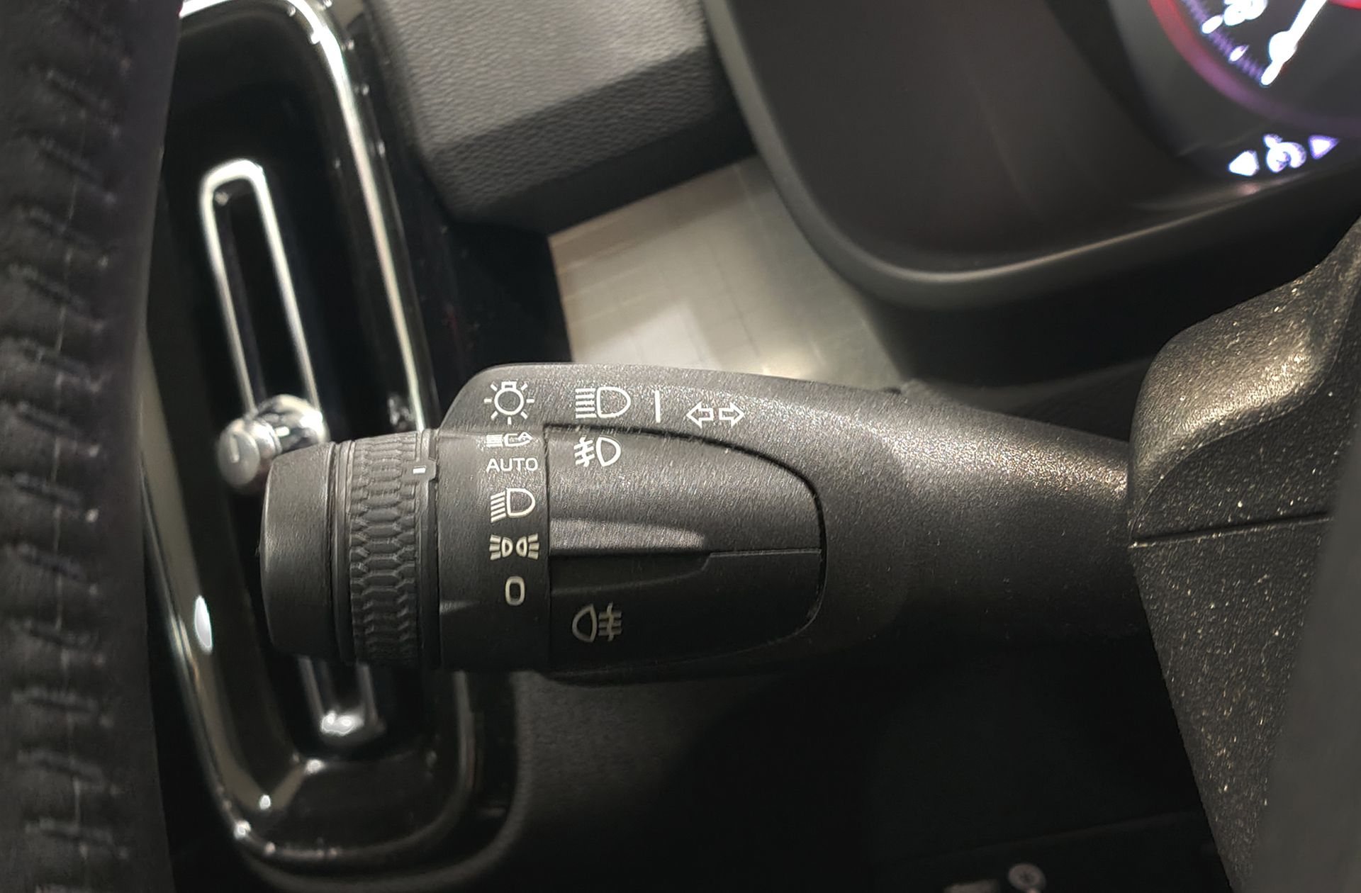 Volvo XC40 T3 Momentum Pro - foto 27
