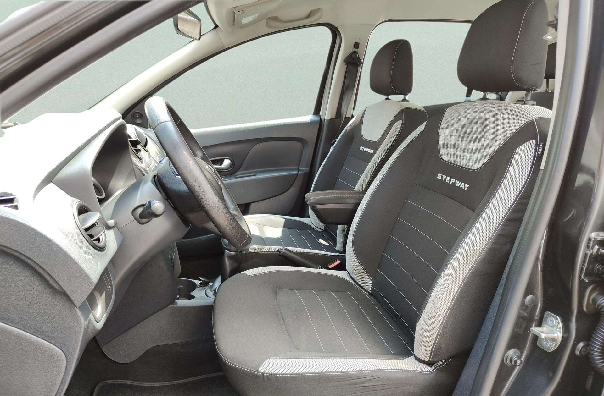 Dacia Sandero dCi 90 Stepway - foto 8