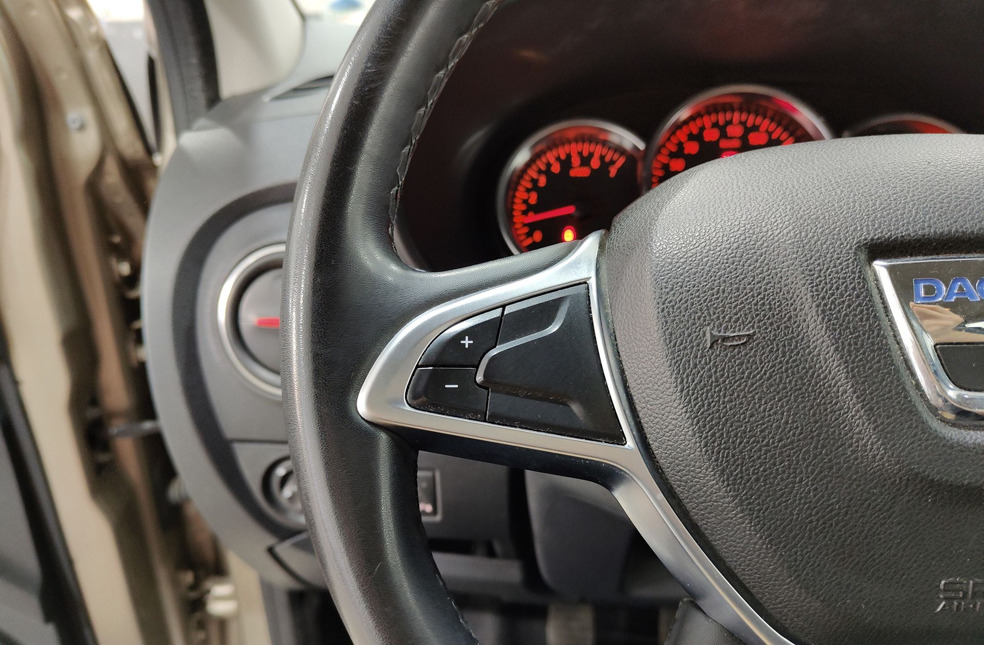 Dacia Lodgy Serie Limitada Xplore TCe GPF 7 plazas - foto 25