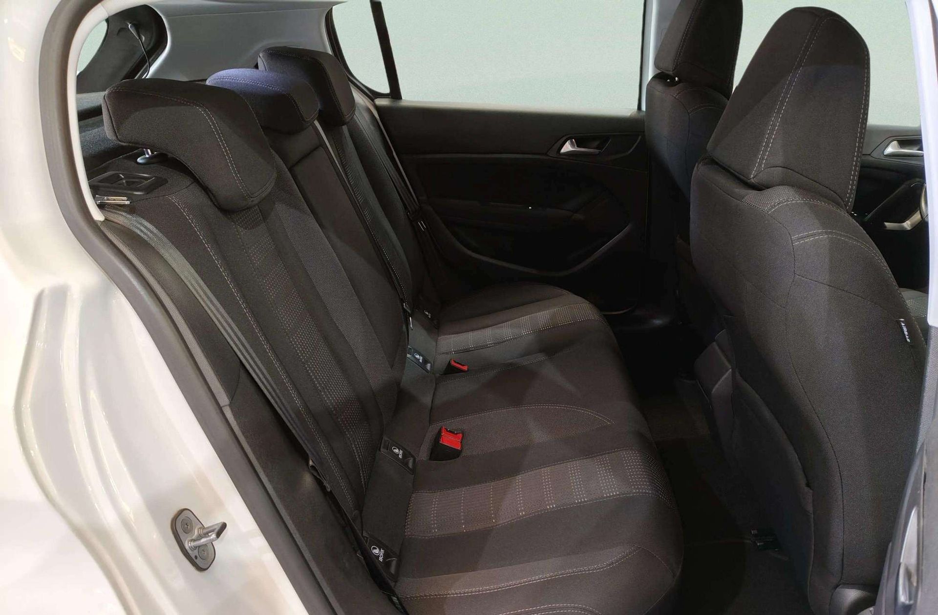 Peugeot 308 PureTech 130 Allure EAT6 - foto 18
