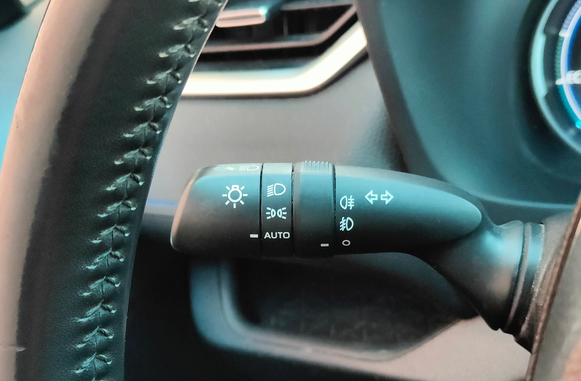 Toyota RAV4 2.5l hybrid Feel! - foto 26