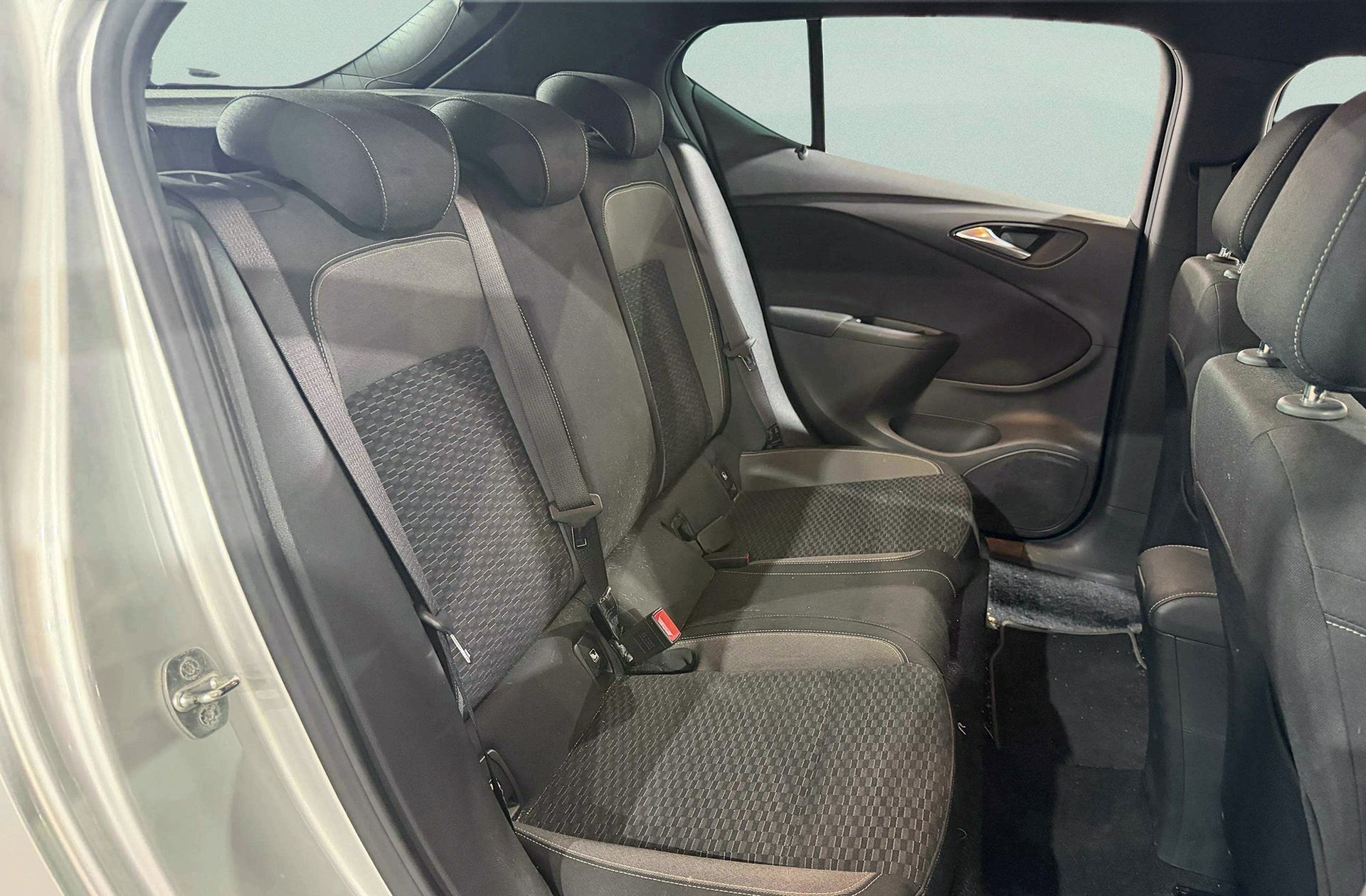 Opel Astra 1.2T SHL Edition - foto 17