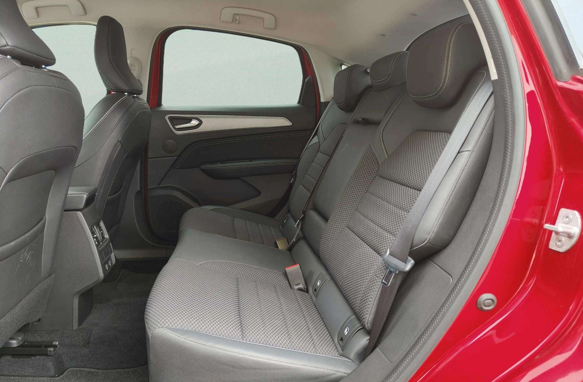 Renault Arkana Zen TCe 140 Mild Hybrid EDC - foto 12
