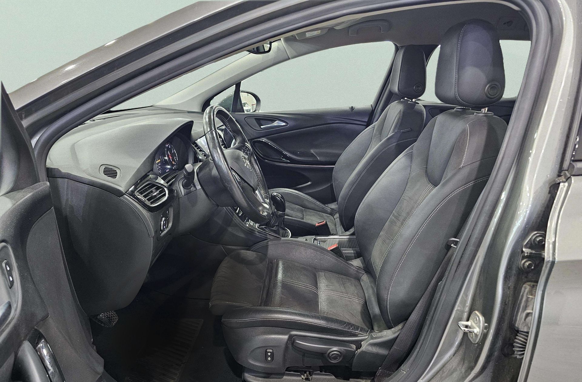 Opel Astra Sports Tourer 1.2 Turbo SHR Elegance - foto 13