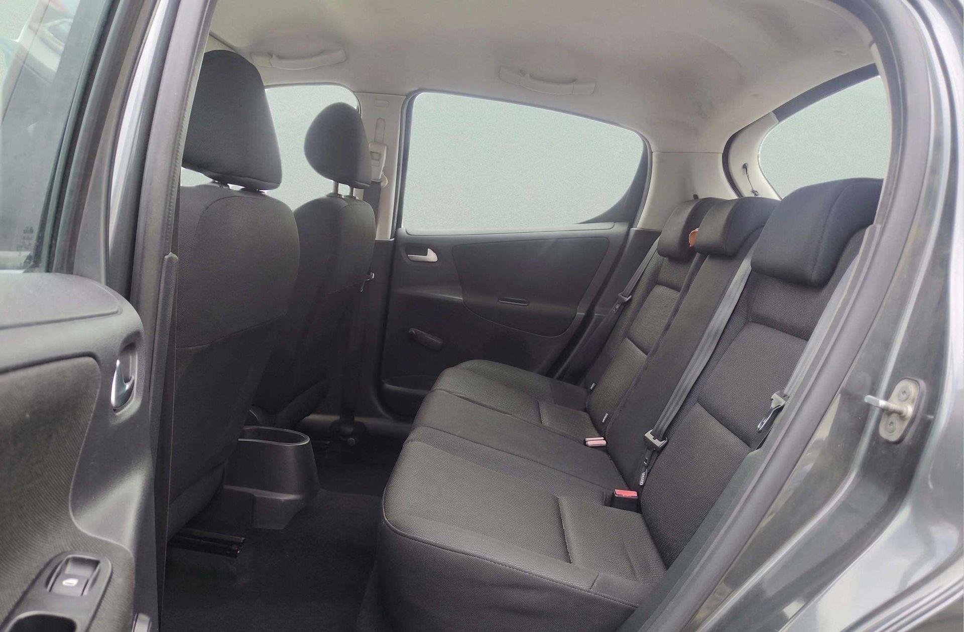 Peugeot 207 1.6 HDi Confort - foto 9