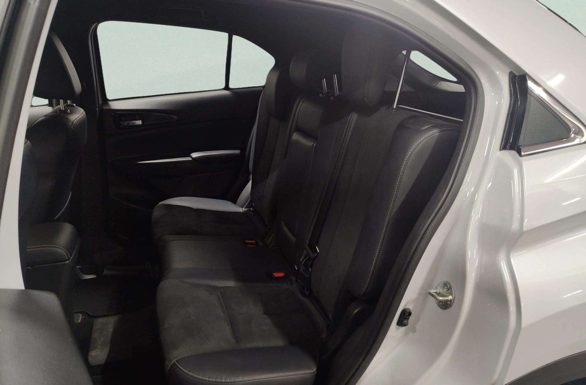 Mitsubishi Eclipse Cross 2.4 PHEV Kaiteki 4WD - foto 12