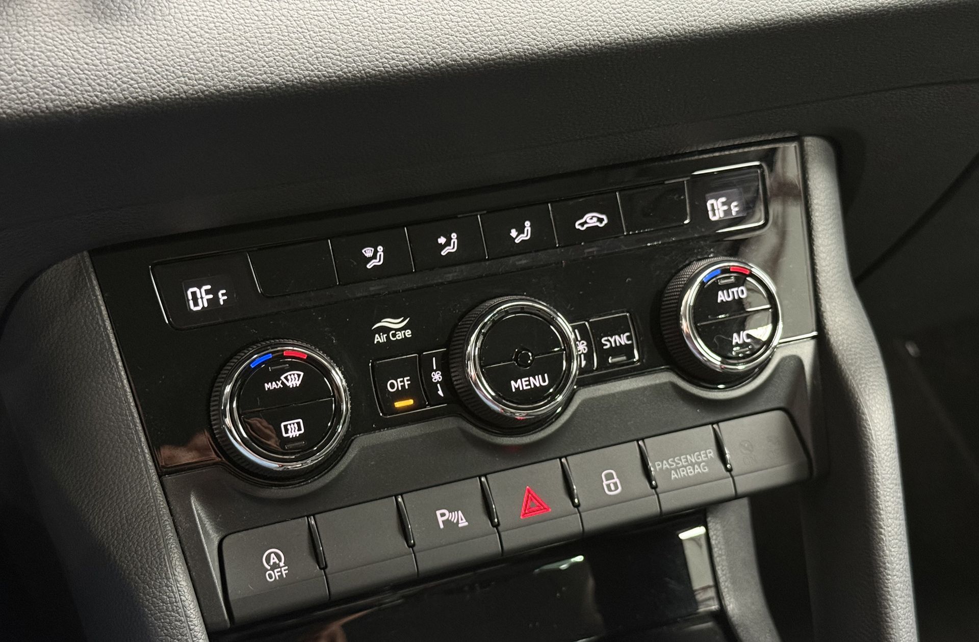 Škoda Karoq 1.0 TSI Selection - foto 28