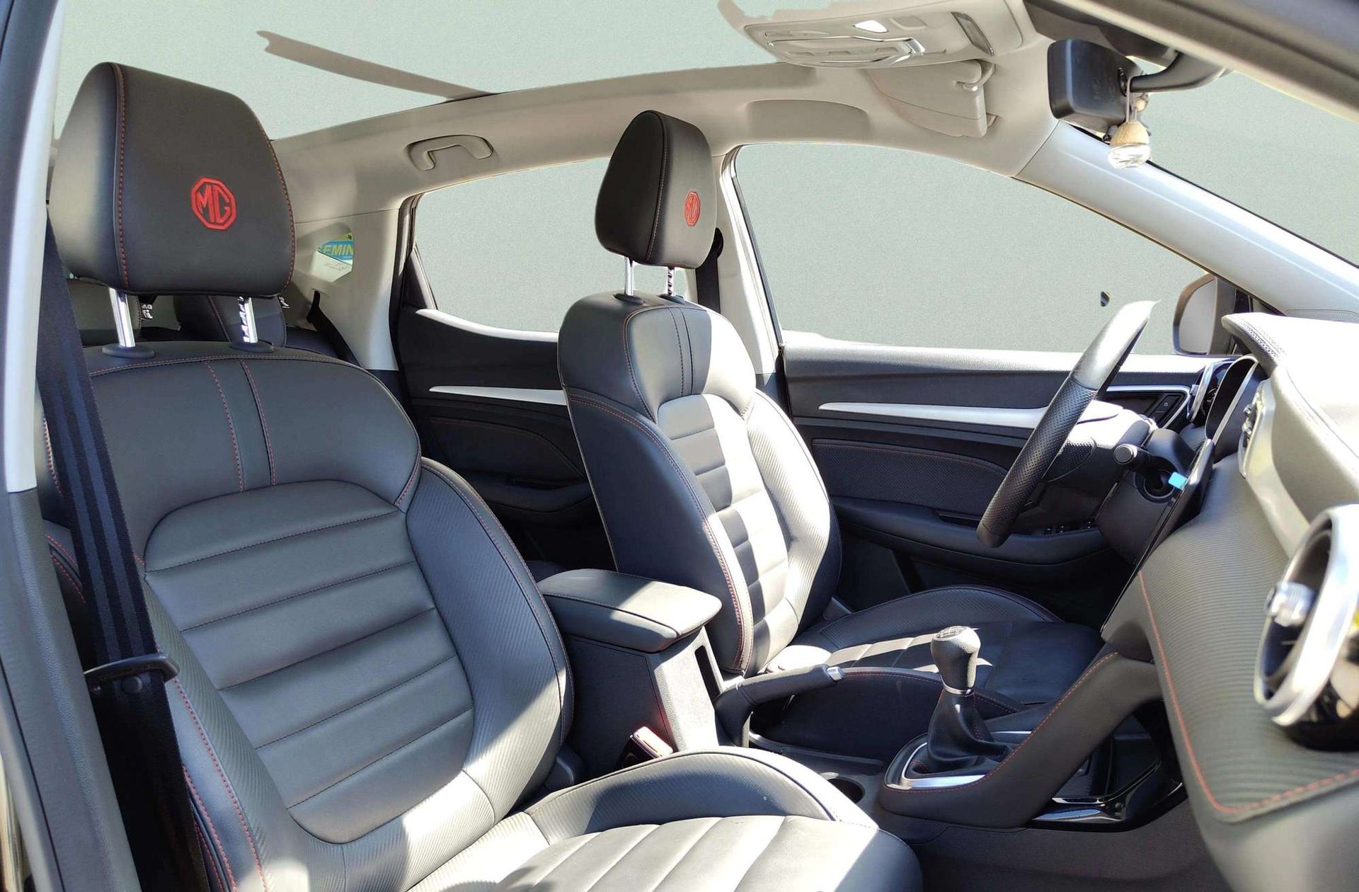 MG ZS 1.0T Luxury - foto 17