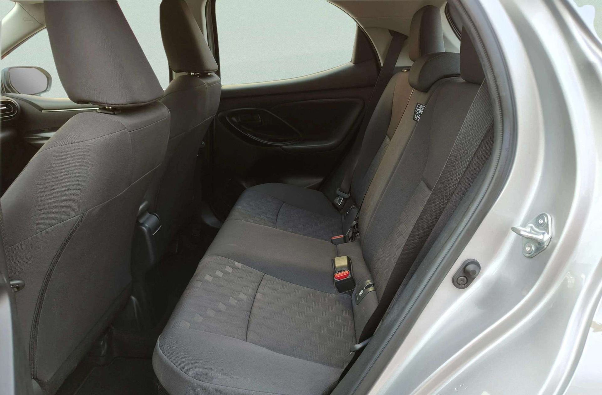 Toyota Yaris 120H Active Plus - foto 12