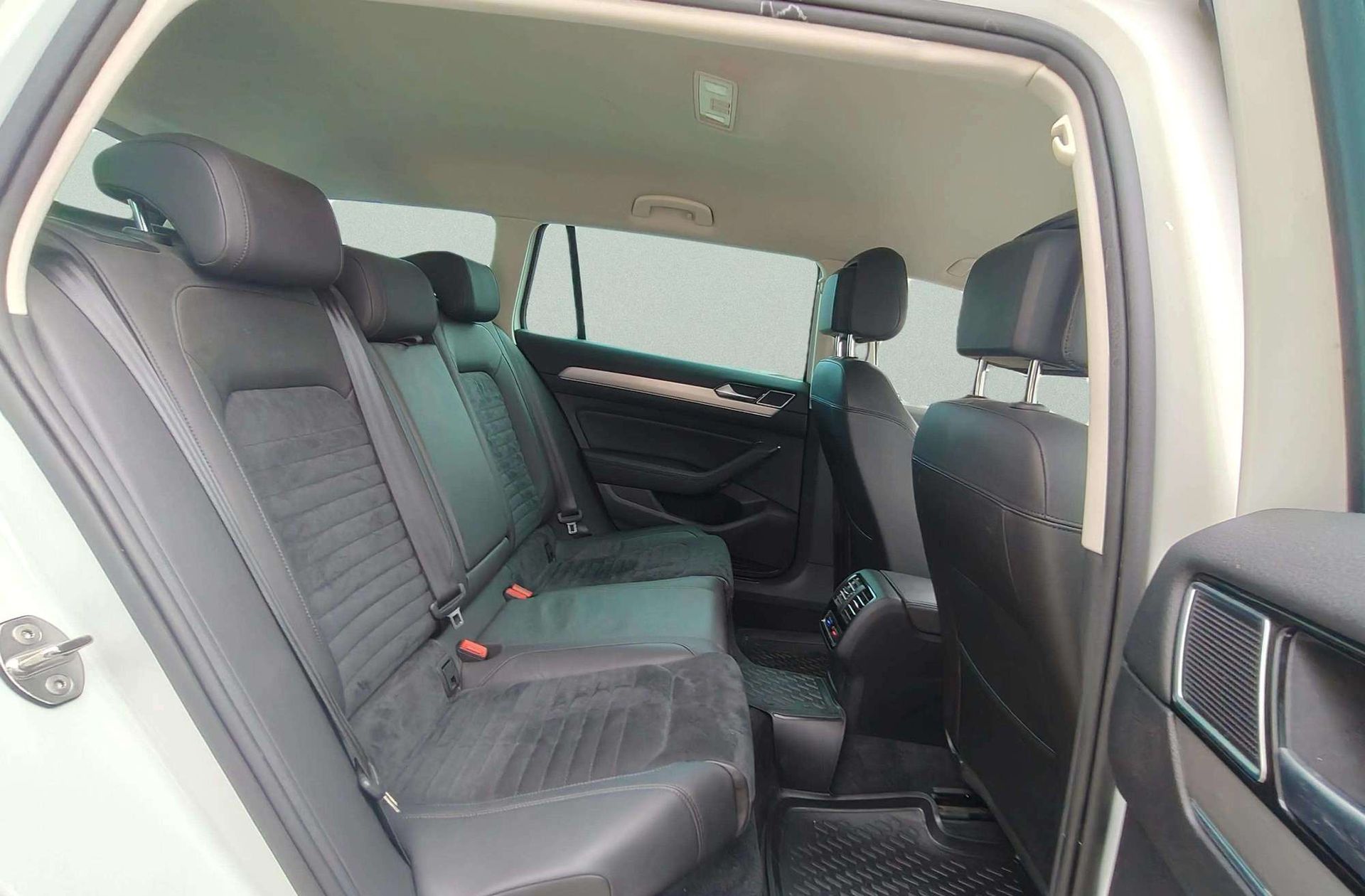 Volkswagen Passat Variant Sport 2.0 TDI - foto 21