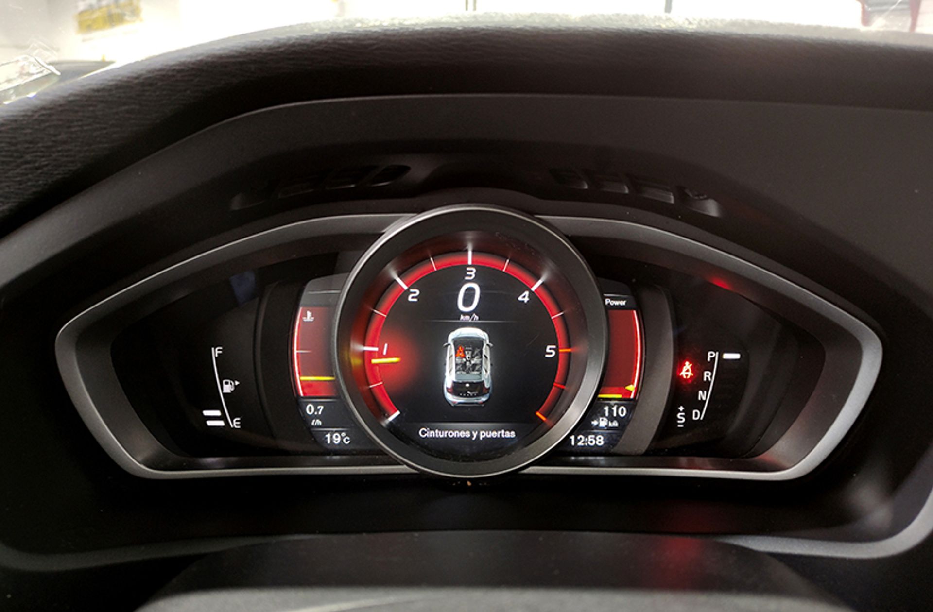 Volvo V40 D3 Momentum - foto 21