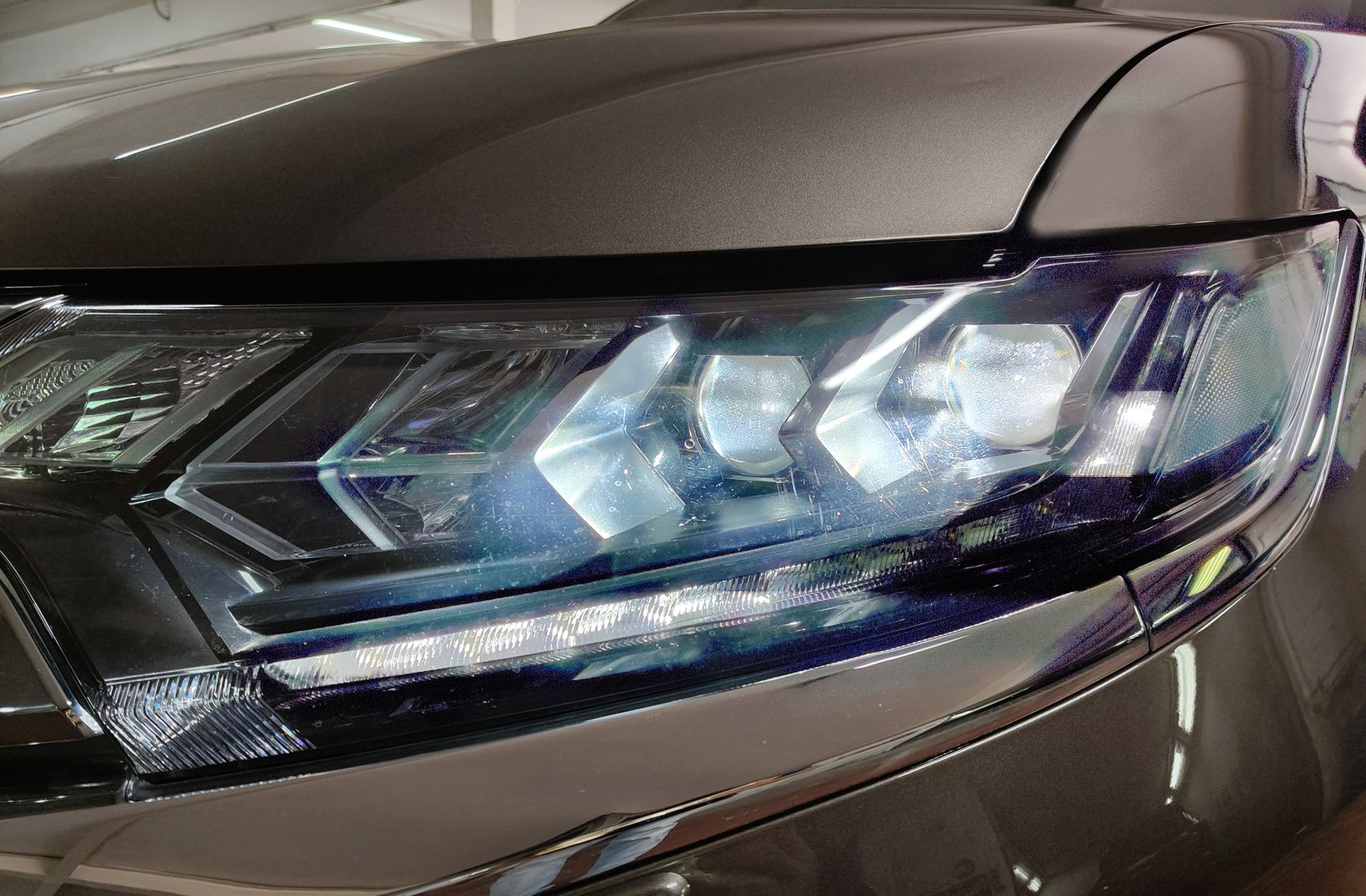 Mitsubishi Outlander 2.4 PHEV Kaiteki 4WD - foto 17