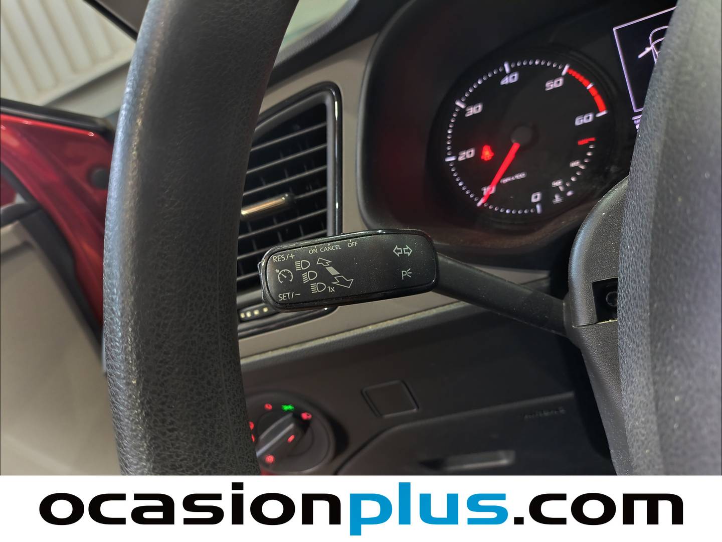 Extras y acabados del Seat León Seat León ST 1.6 TDI S&S Reference (115 CV)