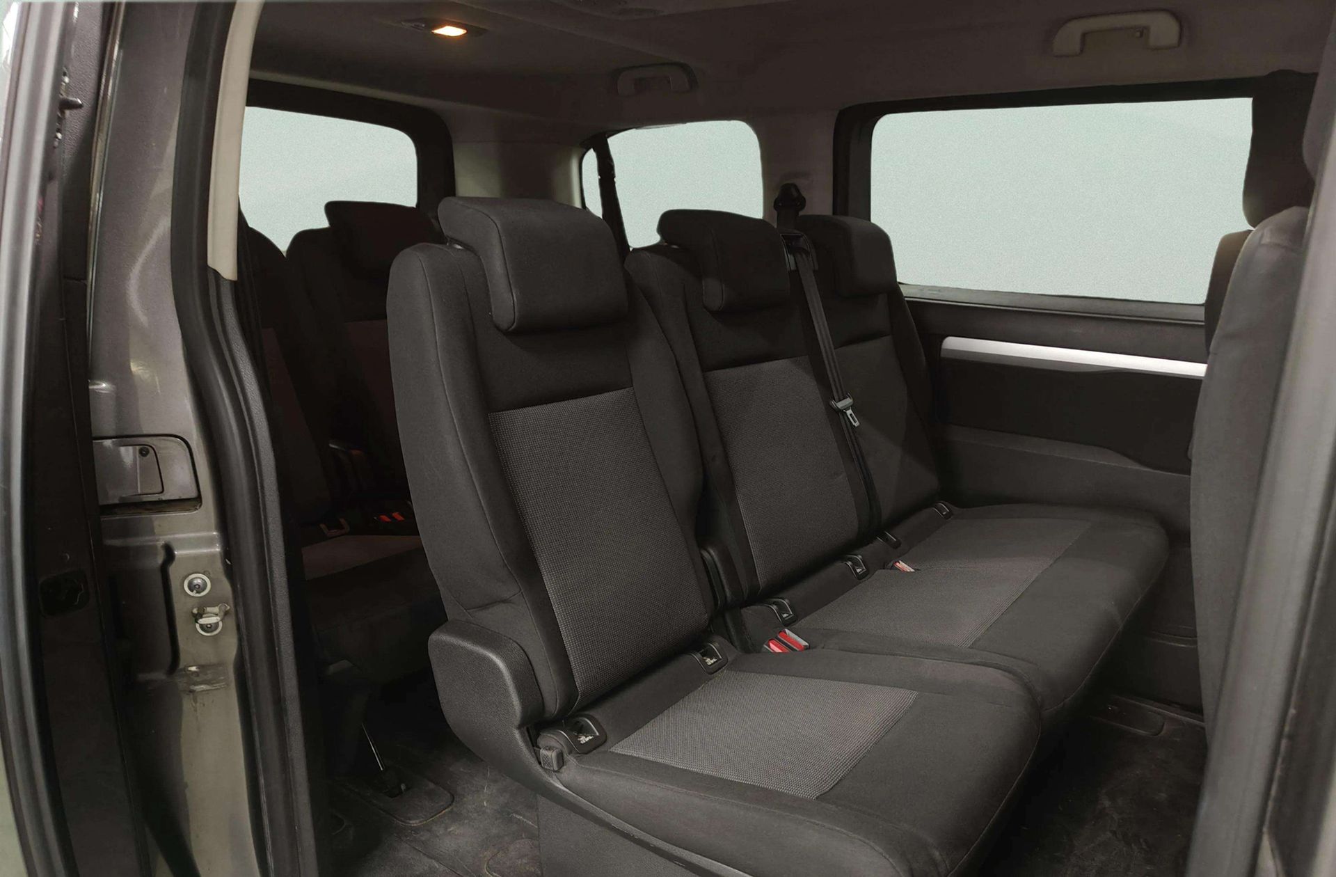 Peugeot Traveller 2.0 BlueHDi Business Standard 9 plazas - foto 19