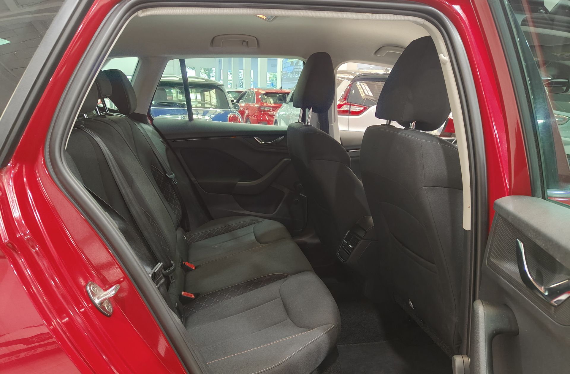 Škoda Kamiq 1.0 TSI Emotion - foto 18