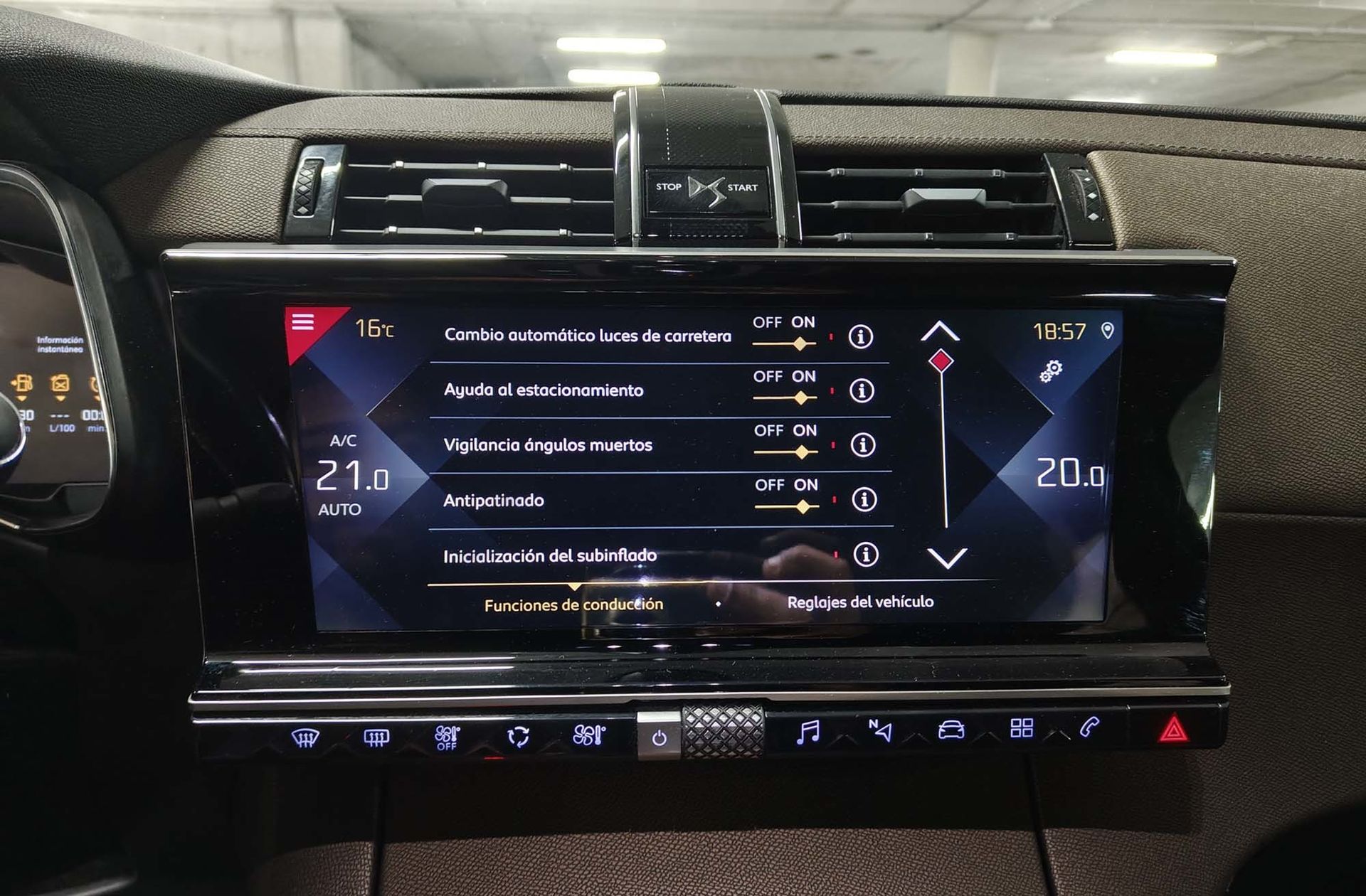DS DS 7 Crossback PureTech 180 So Chic - foto 24