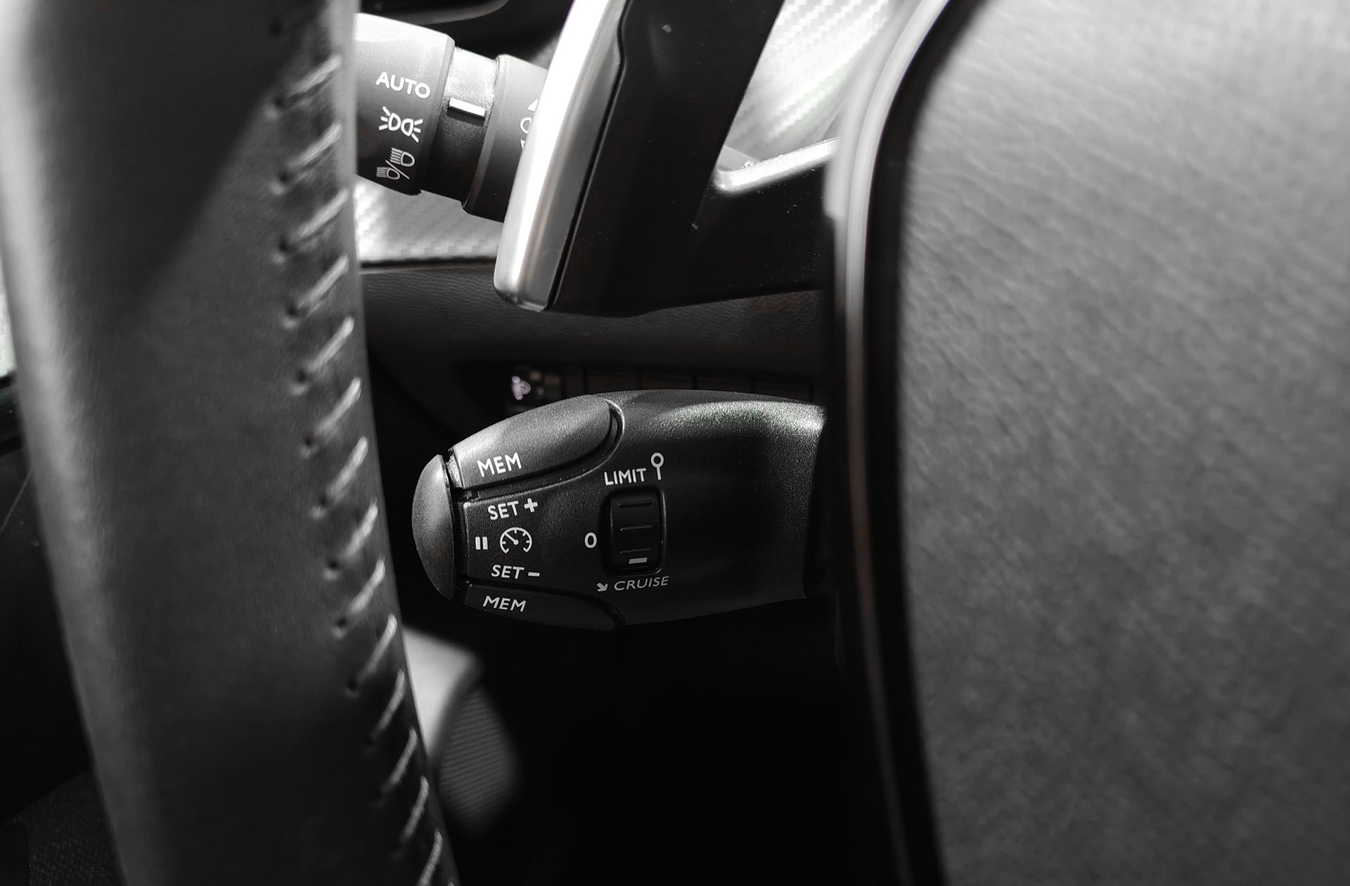 Peugeot 208 Style Hybrid 110 eDCS6 - foto 25