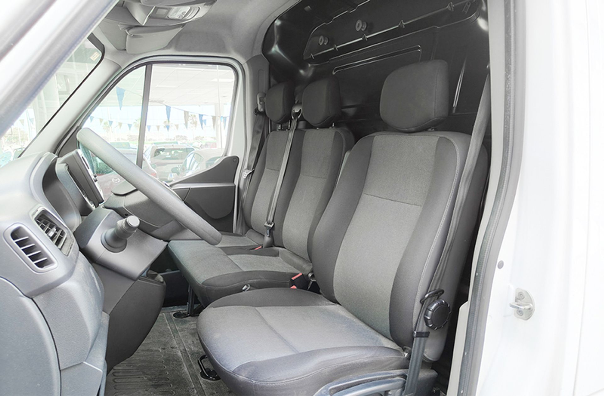 Nissan Interstar 2.3 dCi L2H2 3,5T FWD GO - foto 9