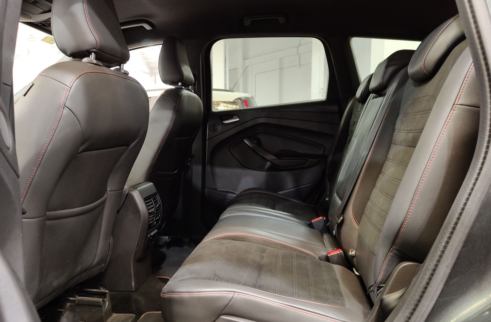 Ford Kuga 2.0 TDCi ST-Line 4x2 - foto 14