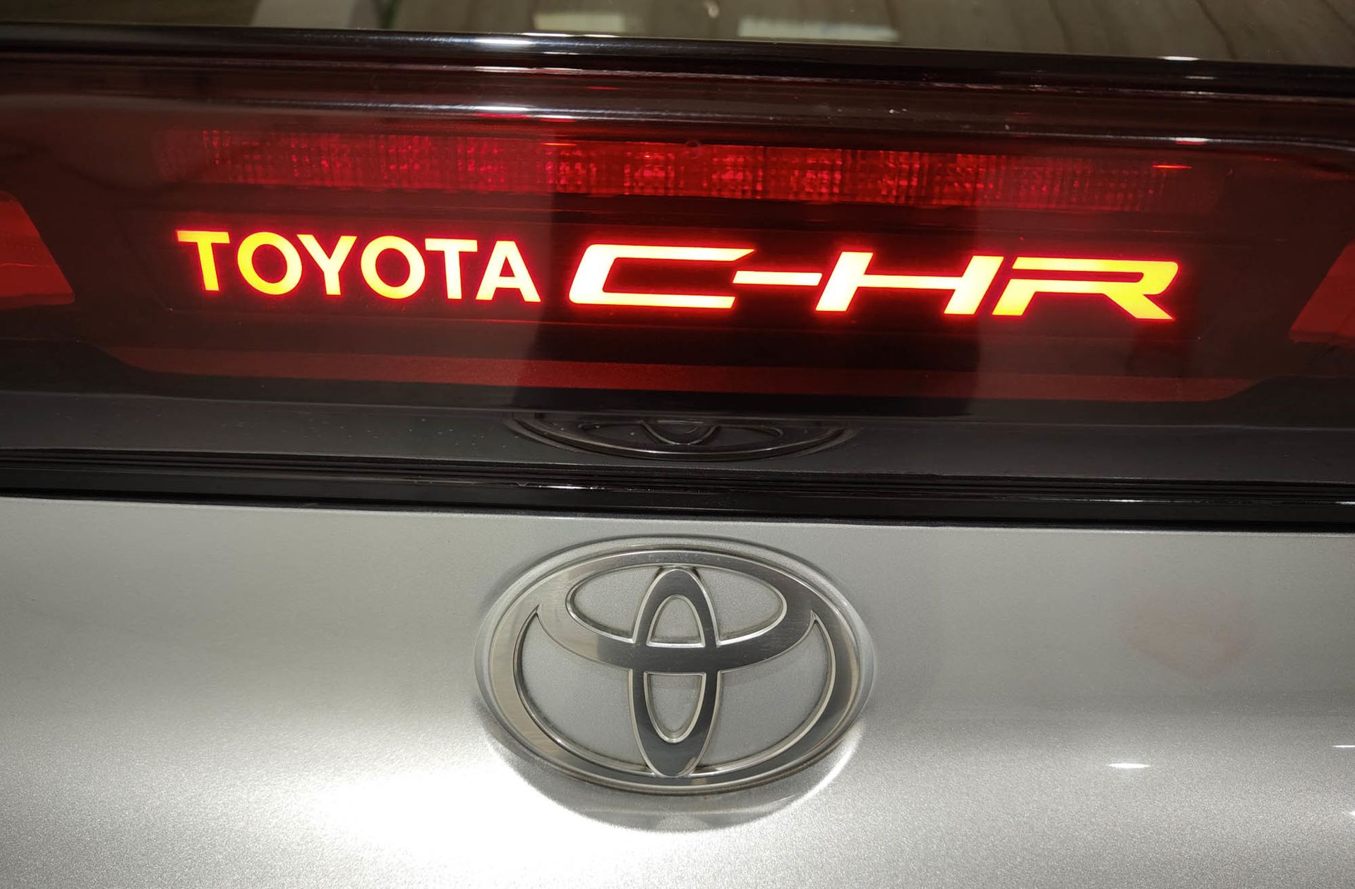 Toyota C-HR 140H Advance - foto 17