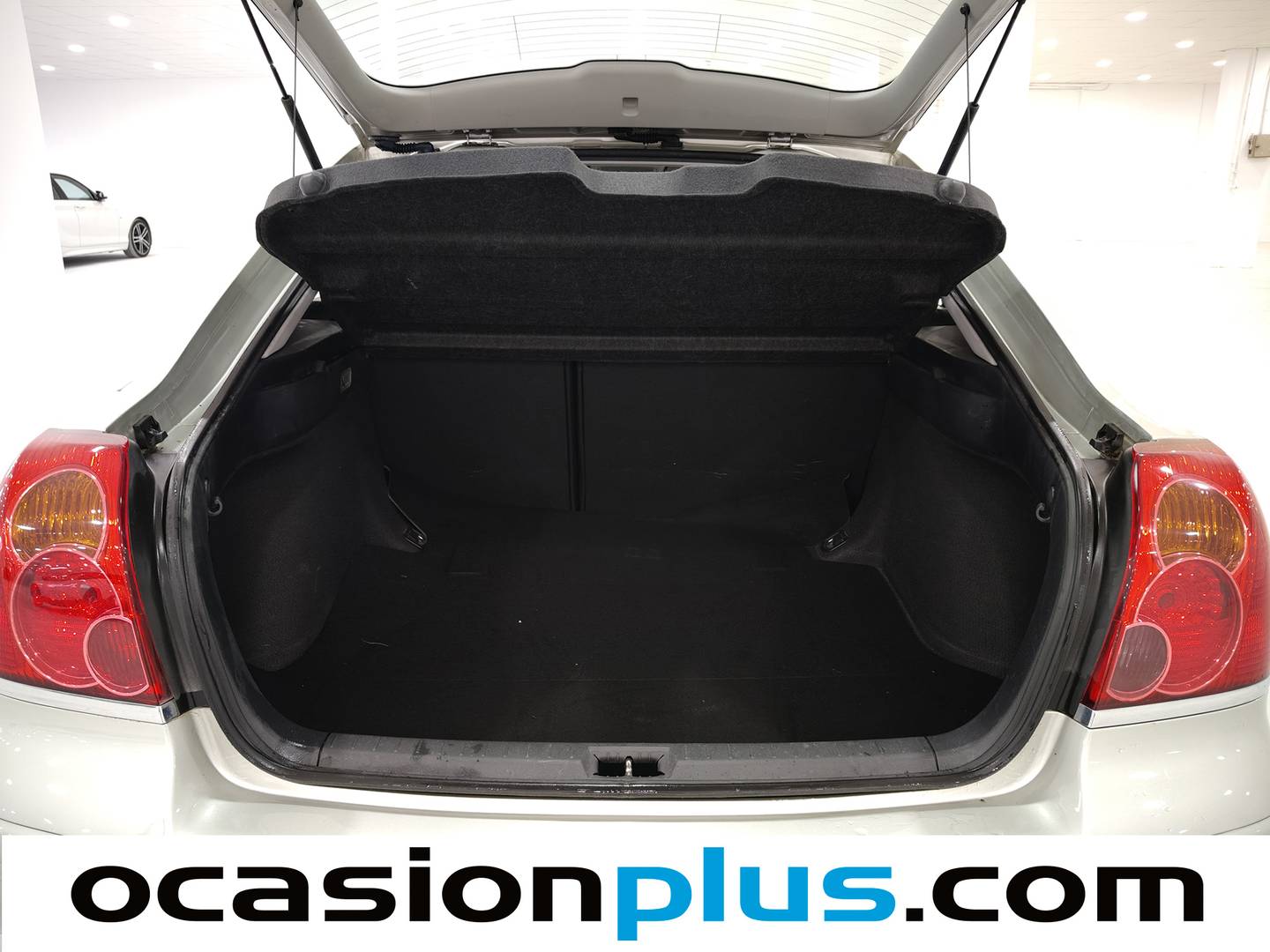 Fotos maletero Toyota Avensis Toyota Avensis 1.8 VVT-I Sol (129 CV)