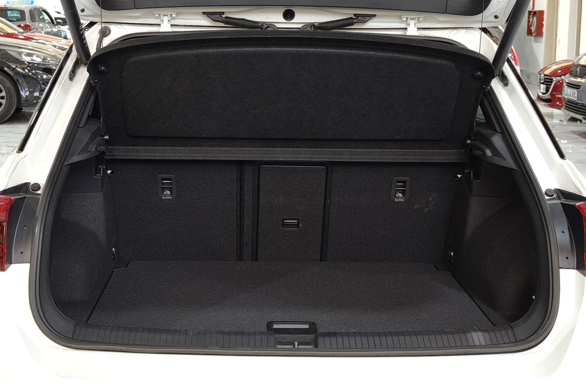 Volkswagen T-Roc Dark Line 1.5 TSI DSG - foto 18