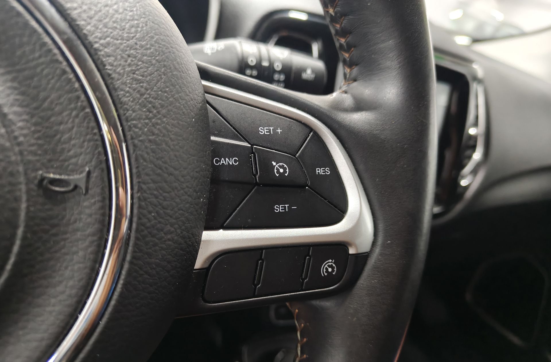 Jeep Compass 2.0 MultiJet Limited 4x4 AD - foto 23