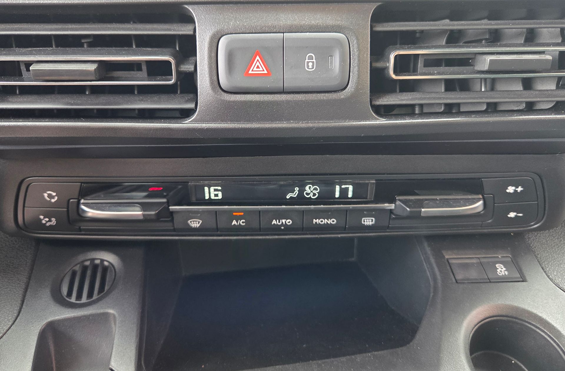 Peugeot Rifter BlueHDi 130 Allure Long 7 plazas - foto 29