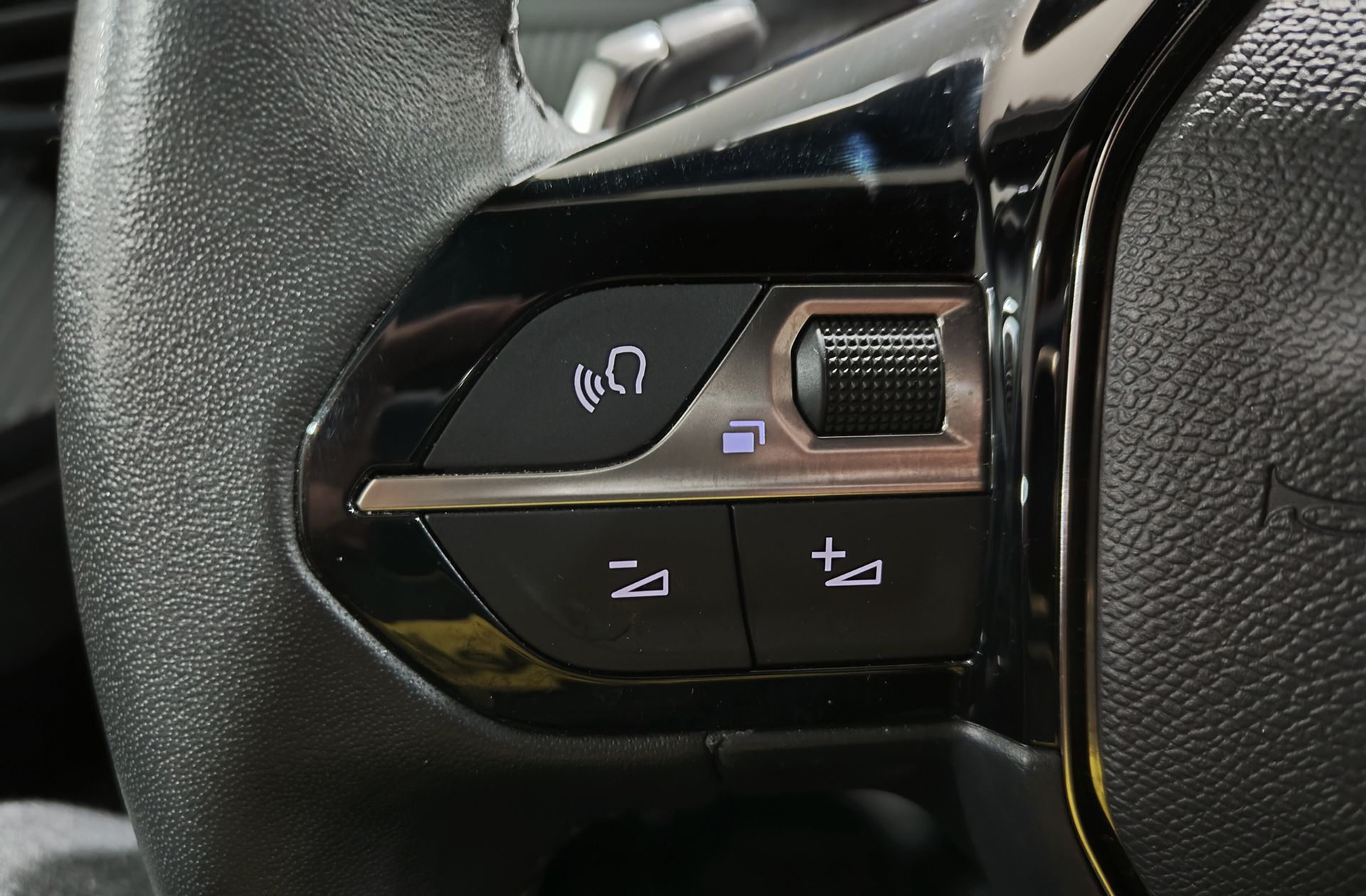Peugeot 2008 Allure Hybrid eDCS6 - foto 26