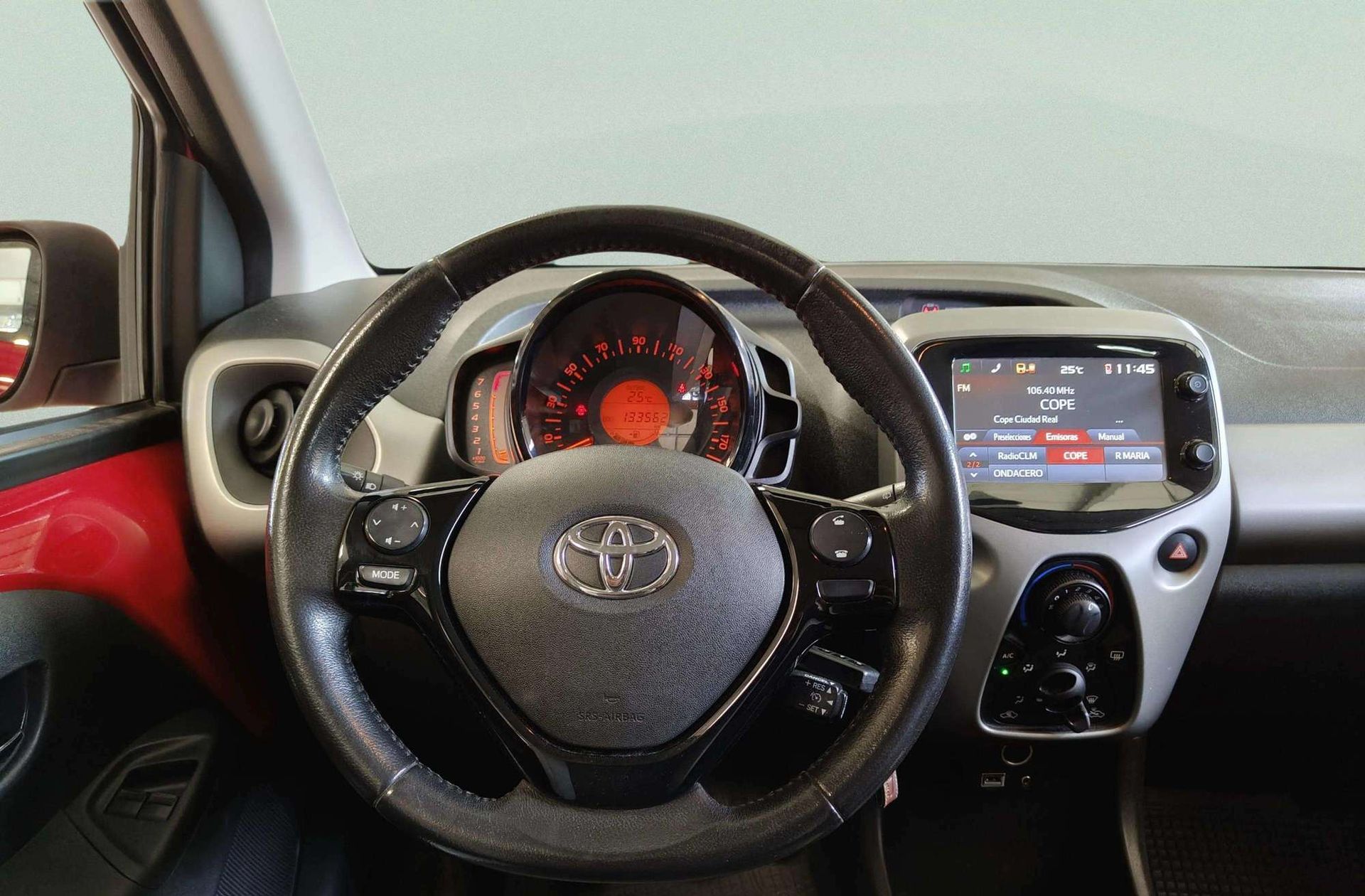 Toyota Aygo 1.0 70 x-play - foto 19