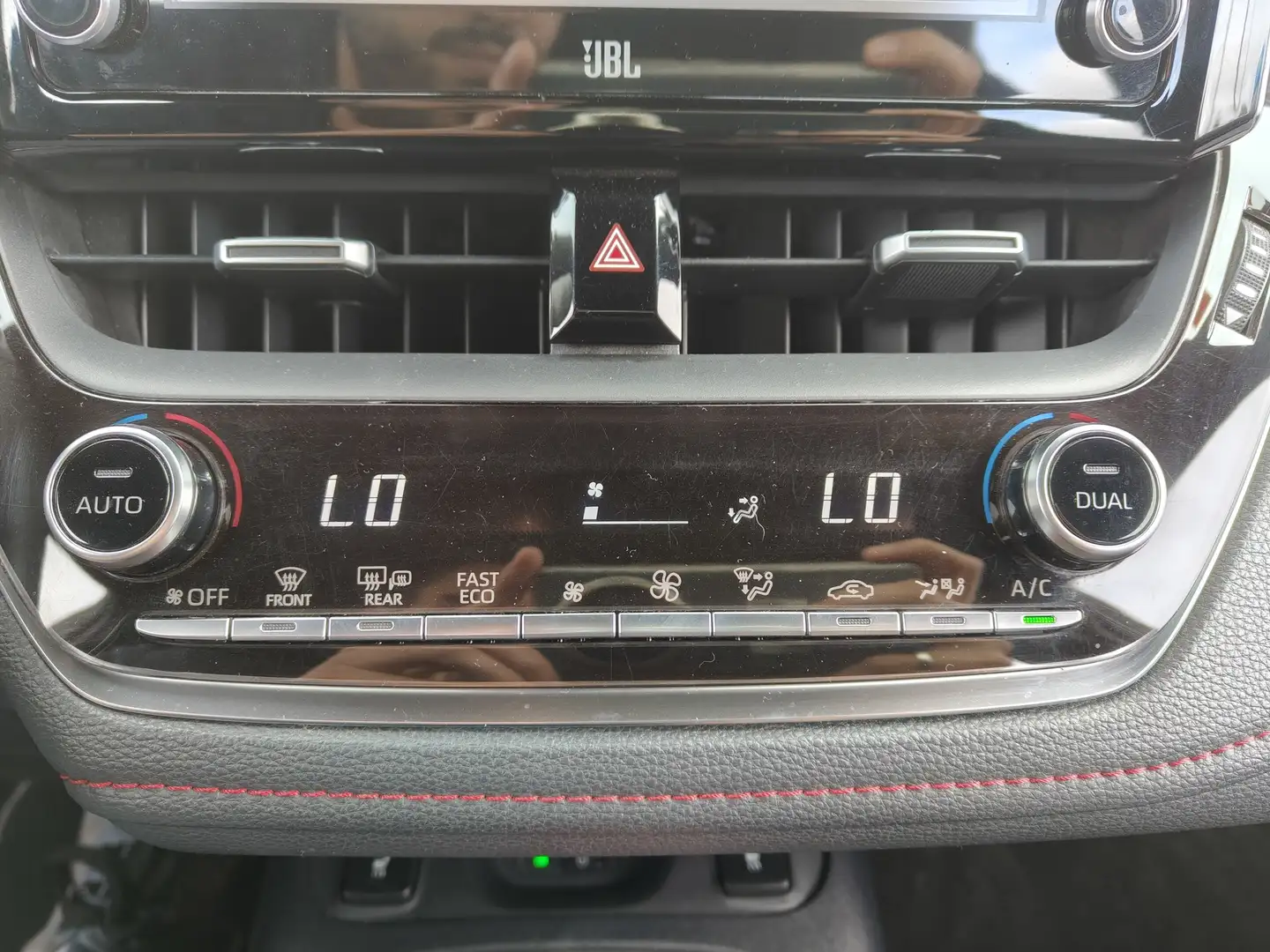 Foto Toyota Corolla Toyota Corolla 180H Advance E-CVT (180 CV)