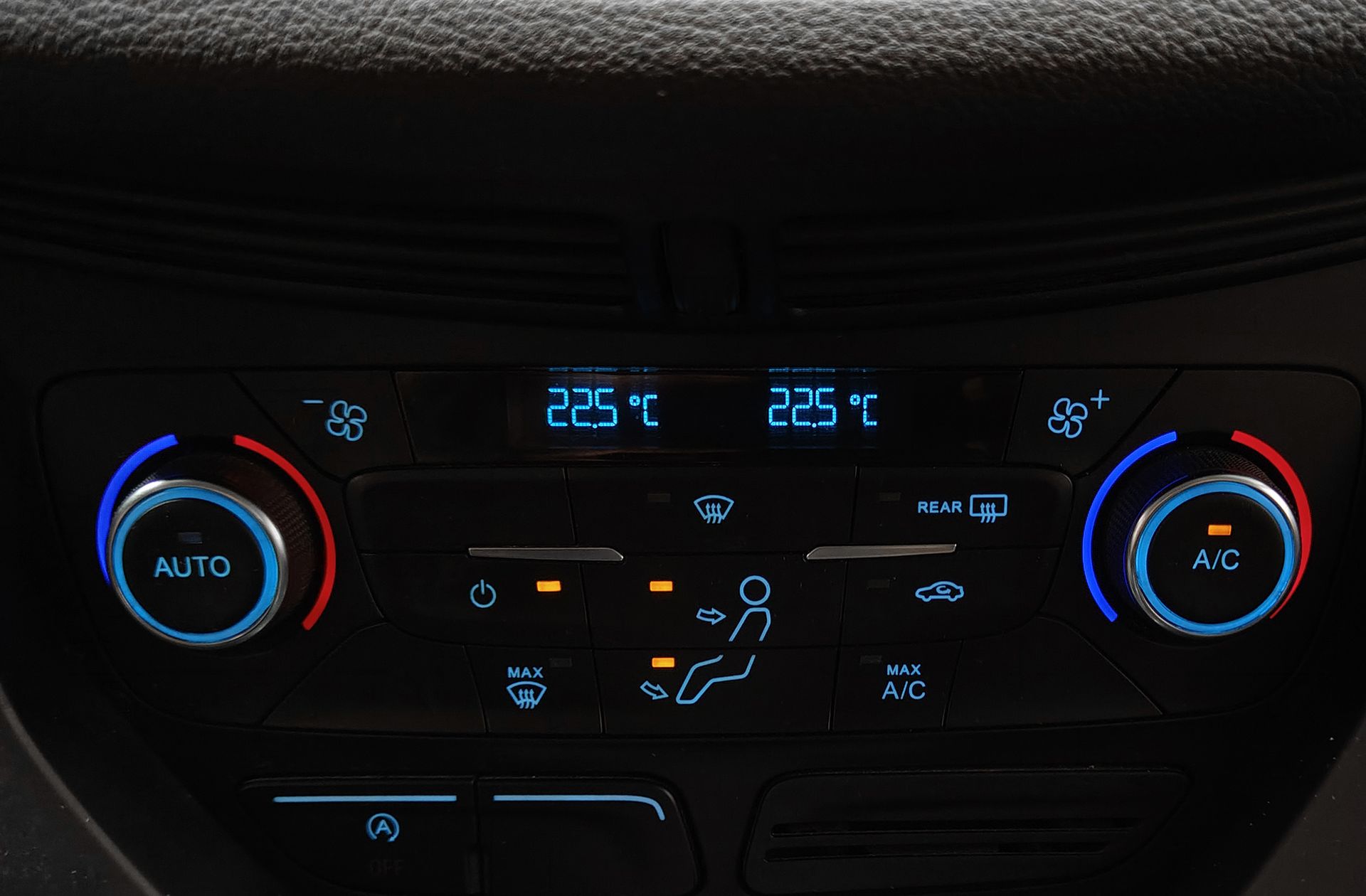 Ford Kuga 1.5 EcoBoost Trend+ 4x2 - foto 29