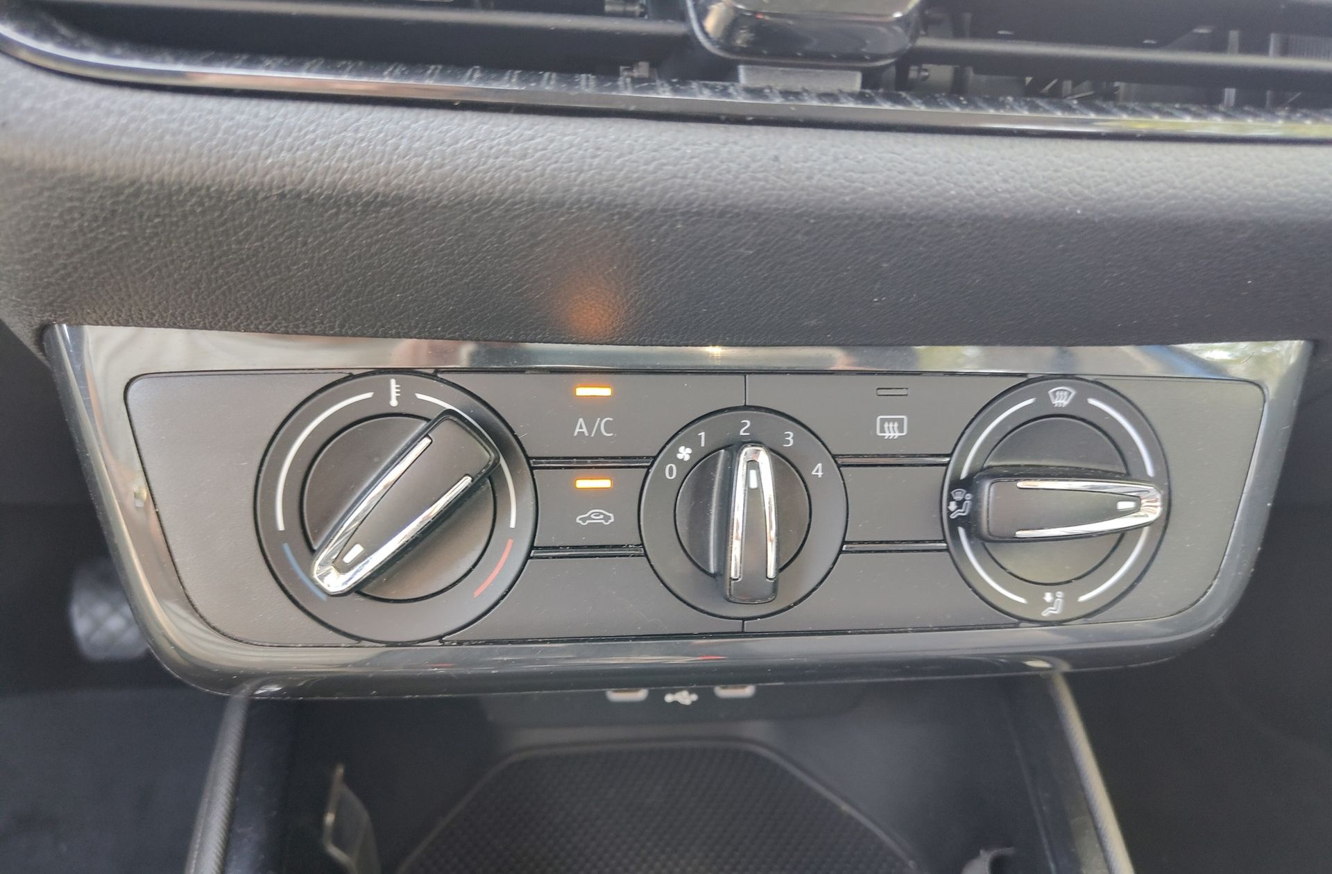 Škoda Fabia 1.0 TSI Ambition - foto 27