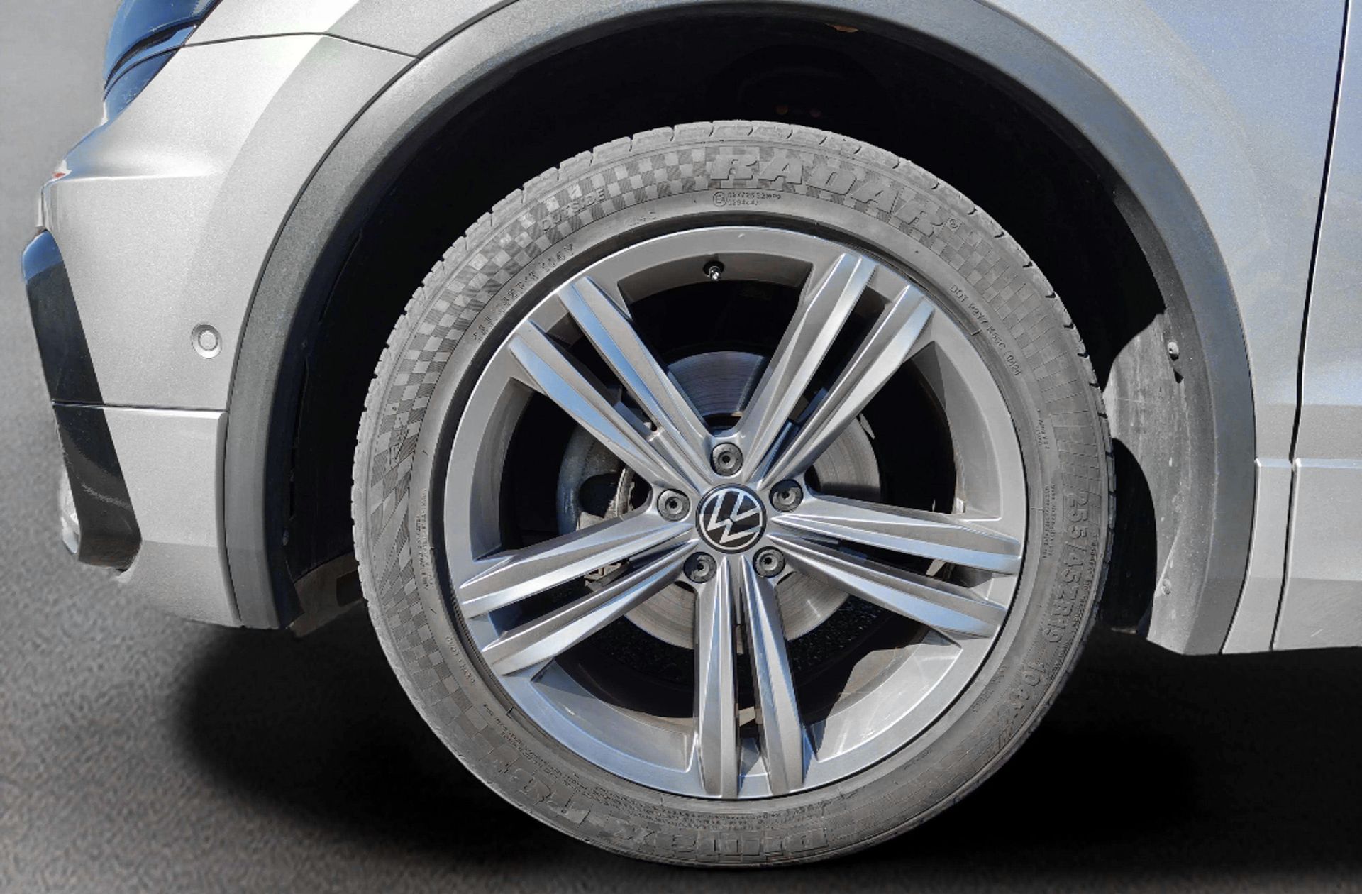 Volkswagen Tiguan Sport 2.0 TDI DSG Pack R Line - foto 34