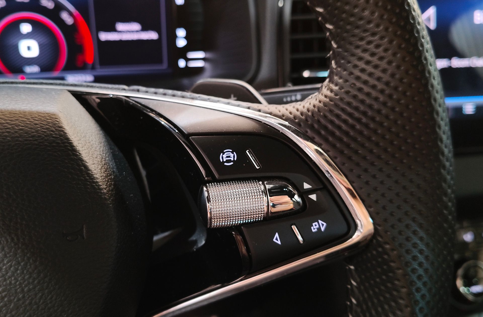 Škoda Karoq 1.5 TSI ACT Sportline DSG - foto 34