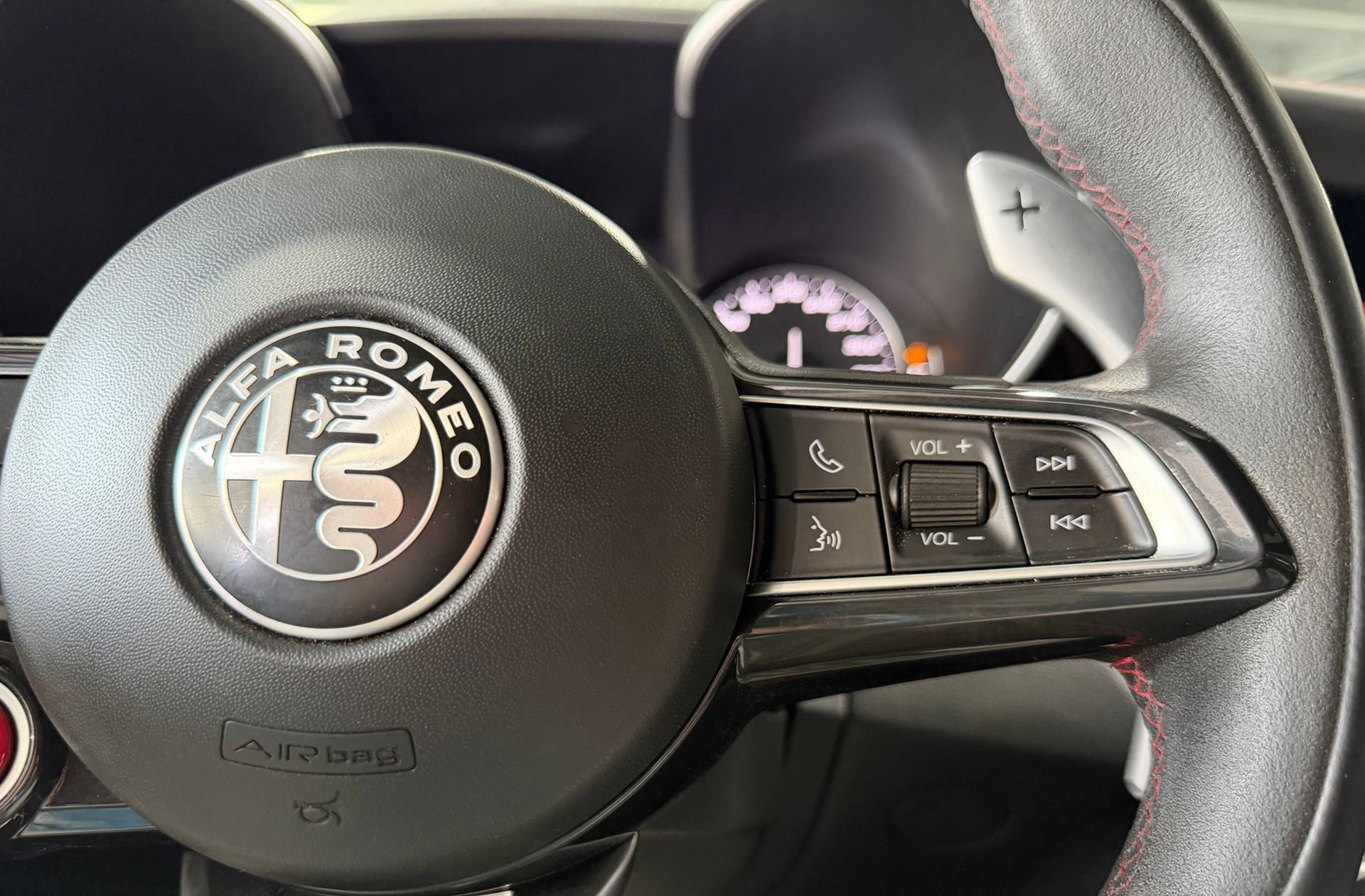 Alfa Romeo Giulia 2.9T V6 Quadrifoglio - foto 35