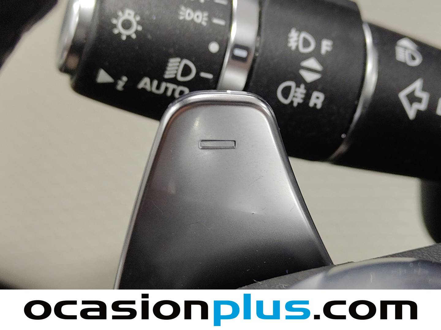 Land Rover Range Rover Velar Land Rover Range Rover Velar P250 R-Dynamic 4WD Auto (250 CV) seminuevo