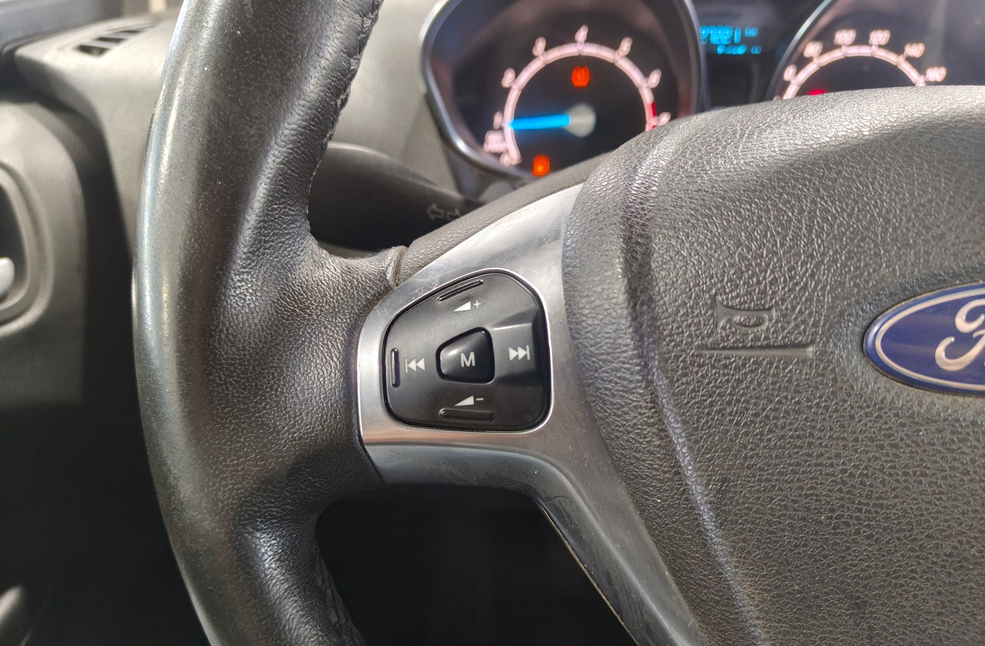Ford Tourneo Courier 1.0 EcoBoost Titanium - foto 21