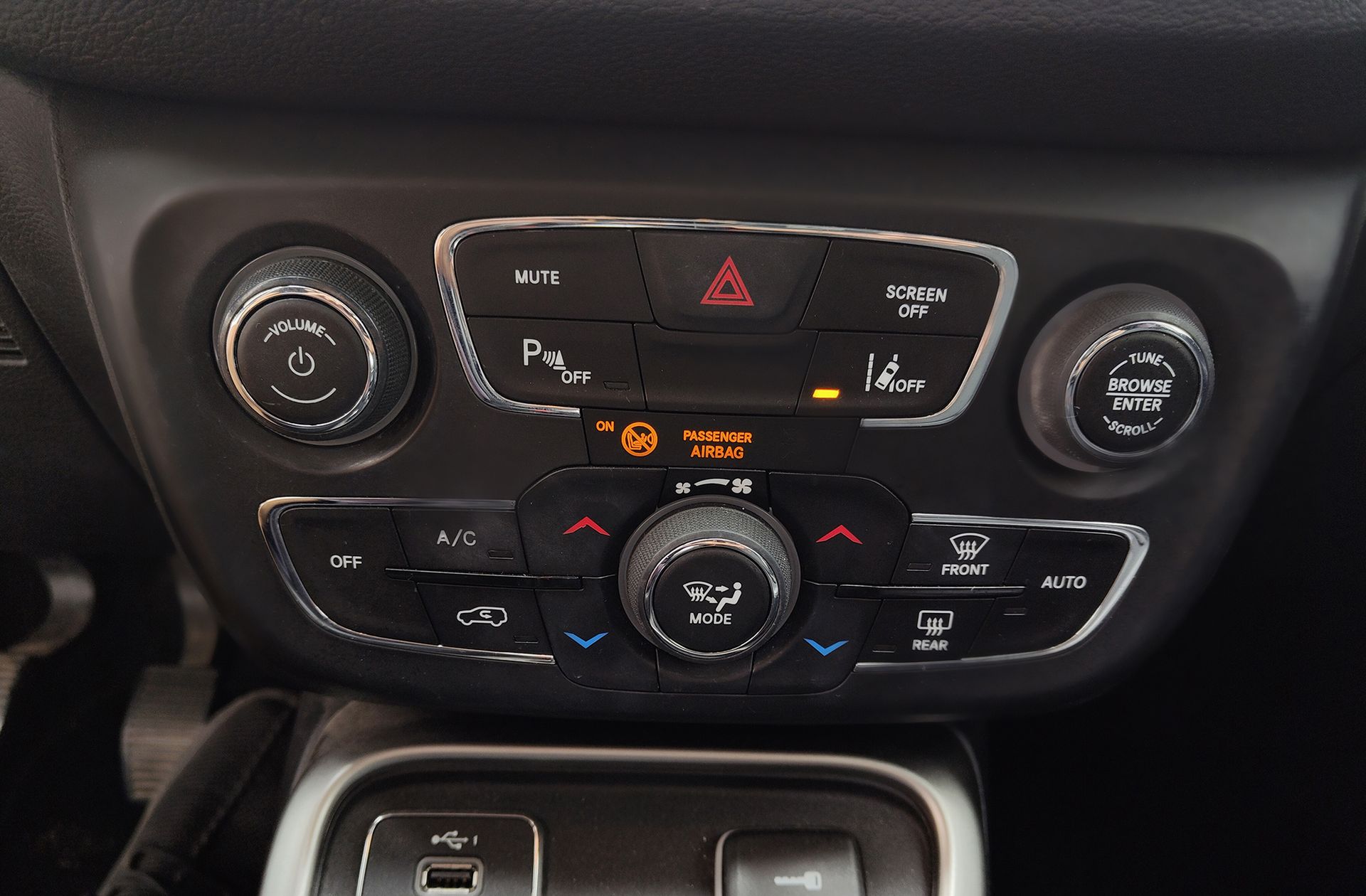 Jeep Compass 1.6 MultiJet Longitude 4x2 - foto 28