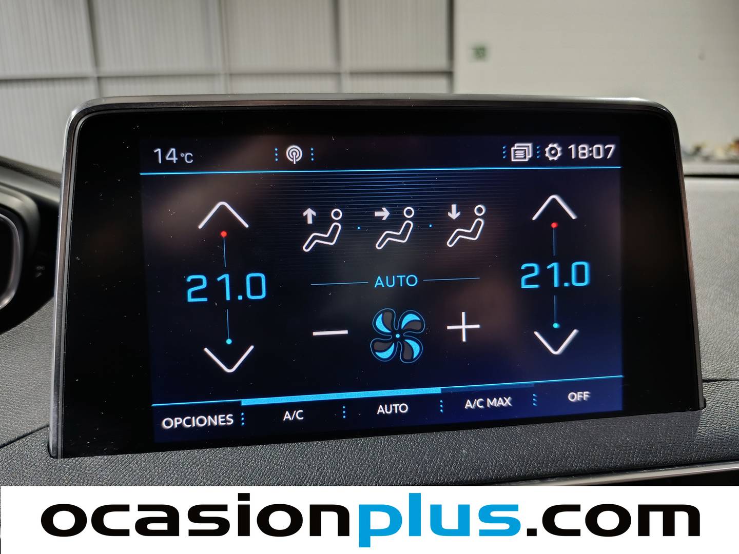 Foto Peugeot 3008 Peugeot 3008 BlueHDI 130 S&S Allure 96 kW (130 CV)