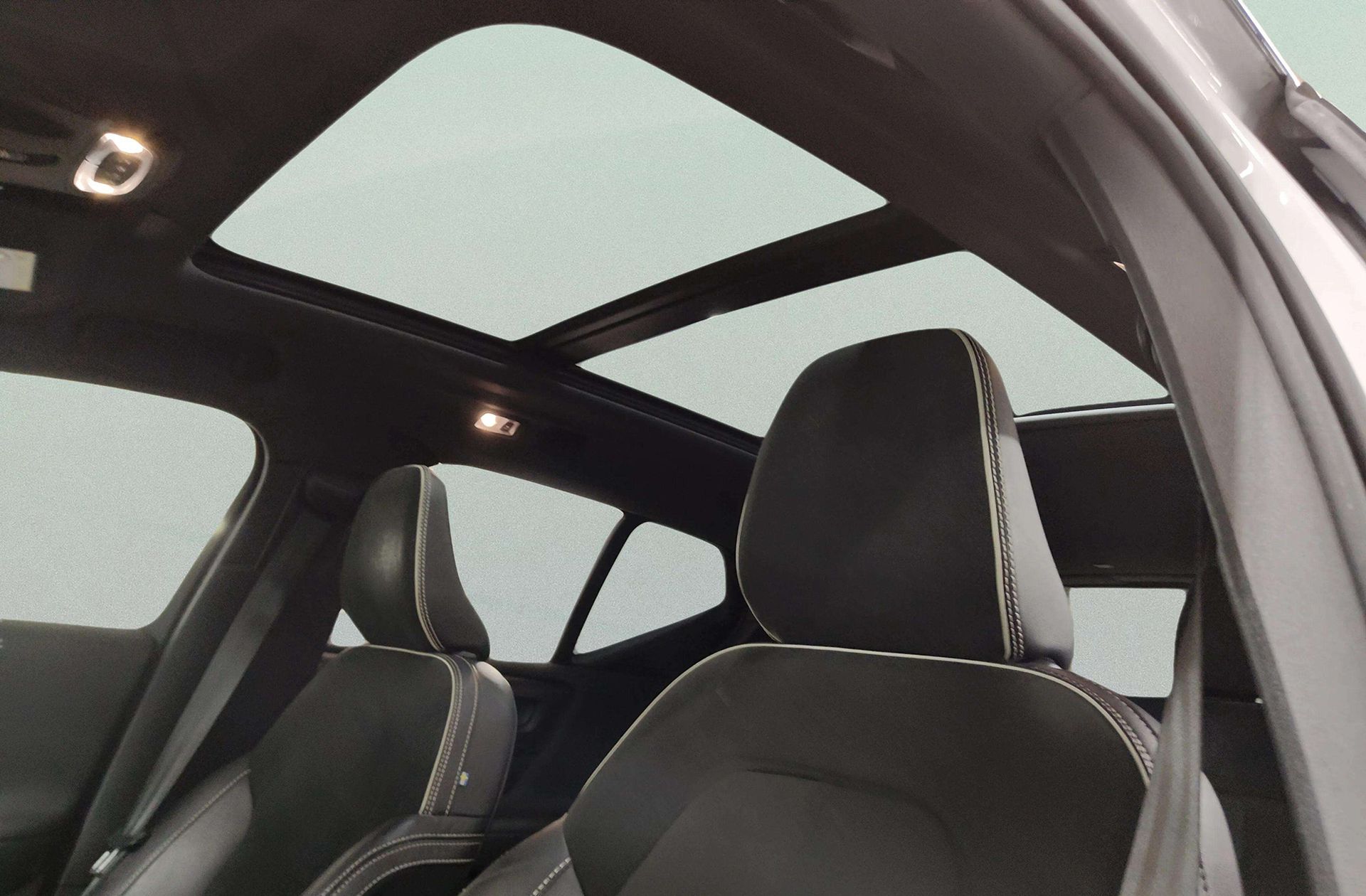 Volvo XC40 T2 R-Design - foto 6