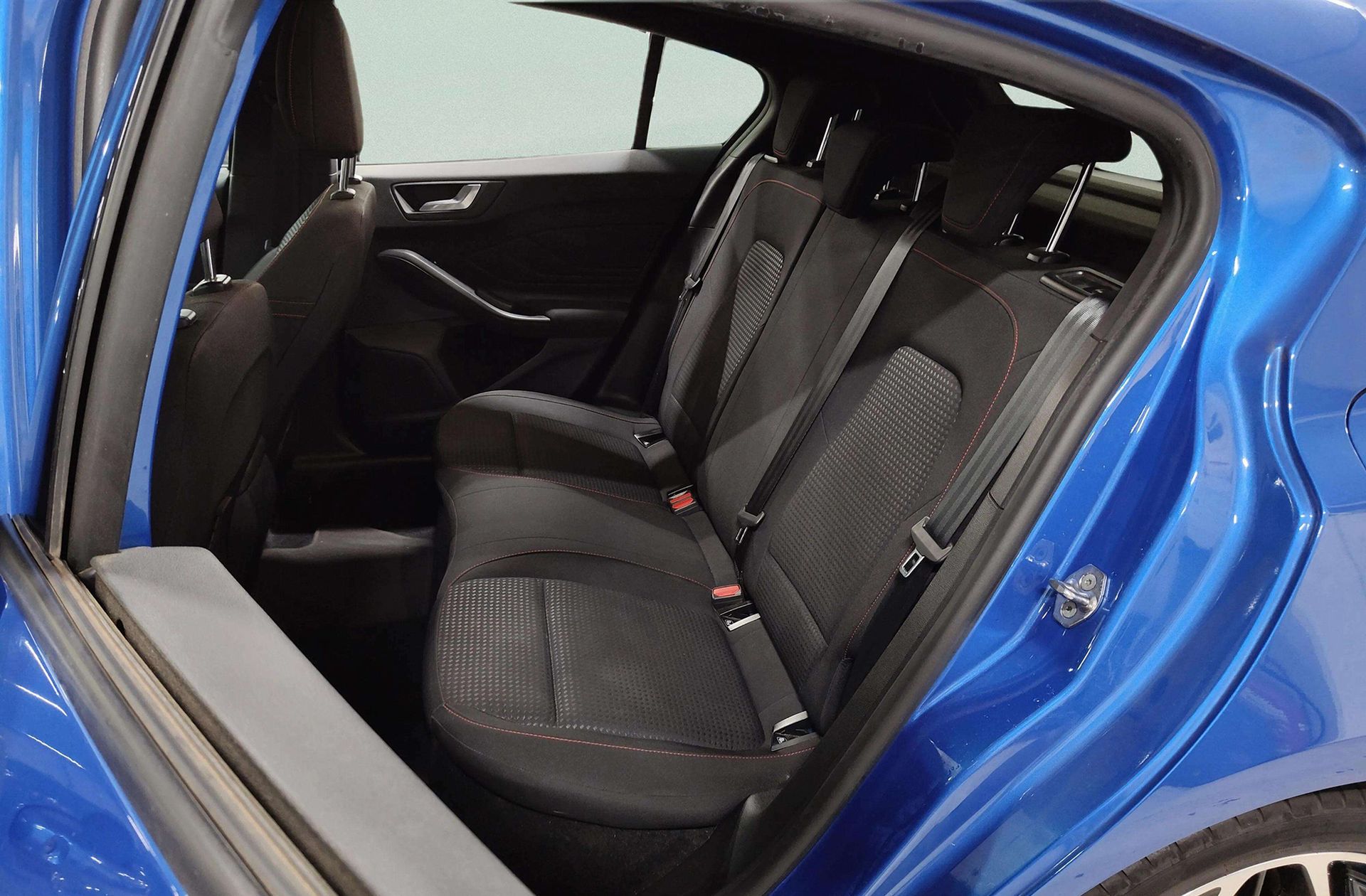 Ford Focus 1.0 EcoBoost MHEV ST-Line - foto 13