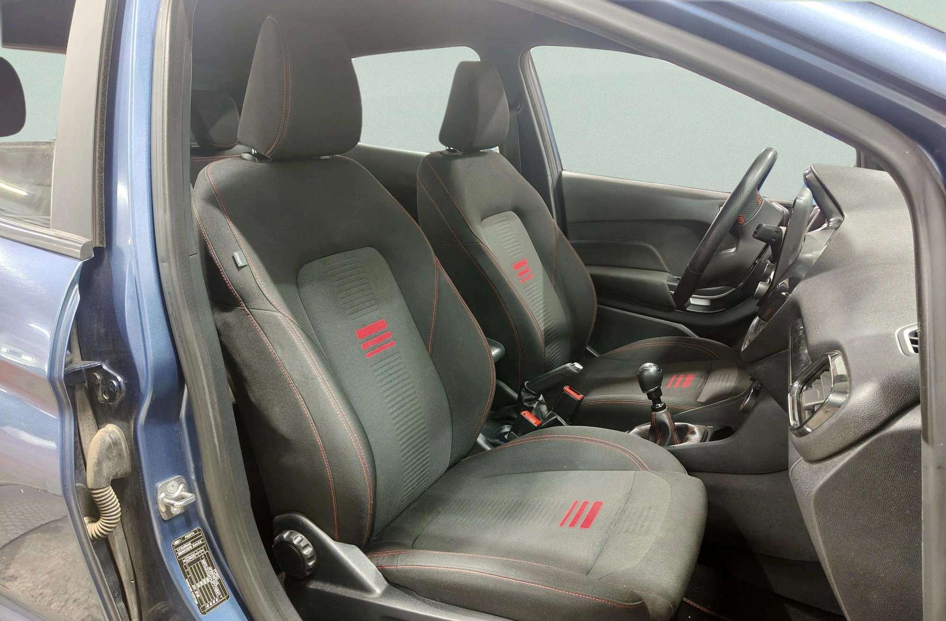 Ford Fiesta 1.0 EcoBoost MHEV ST-Line - foto 18