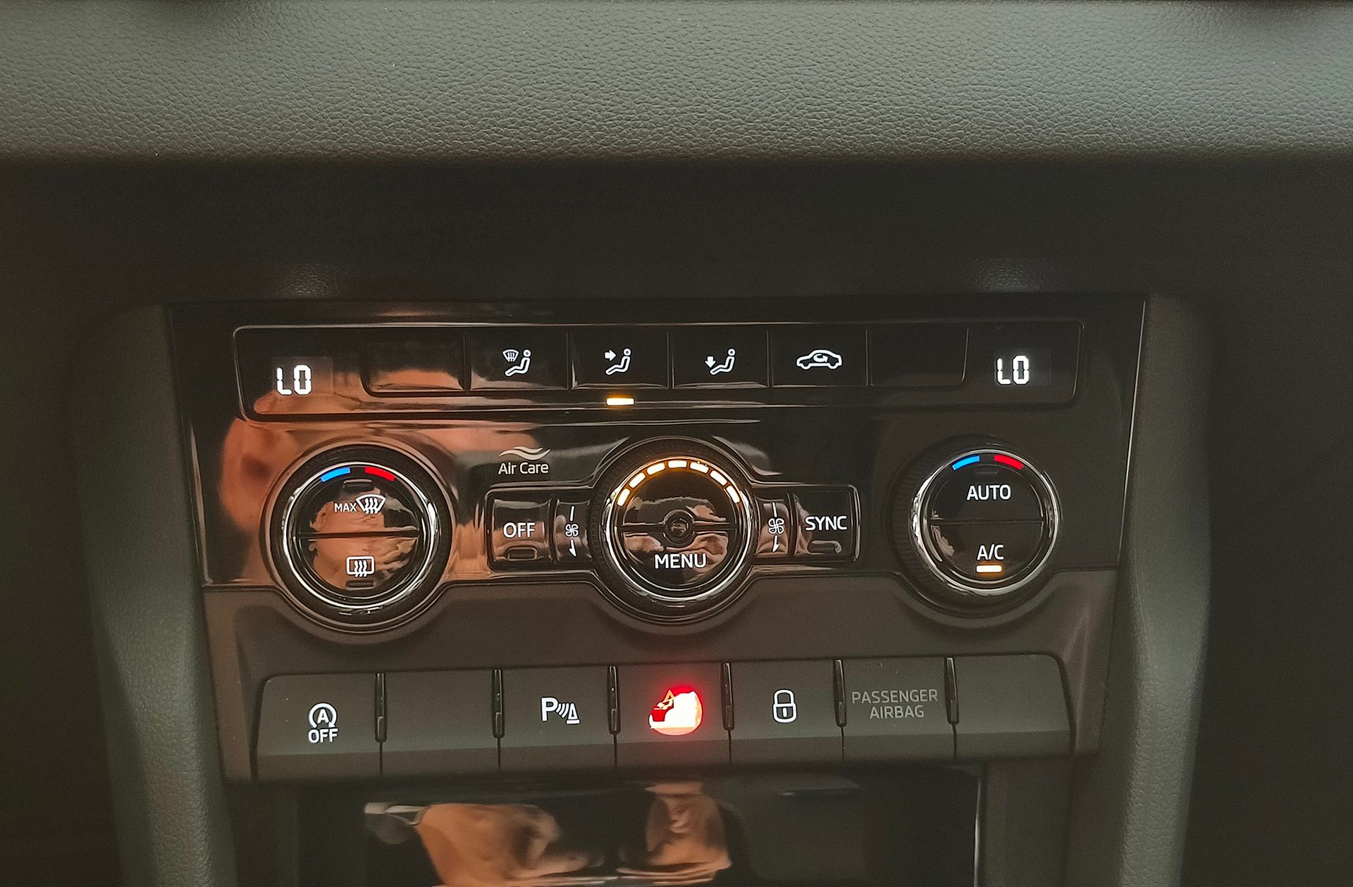 Škoda Karoq 1.5 TSI ACT Sportline DSG - foto 32
