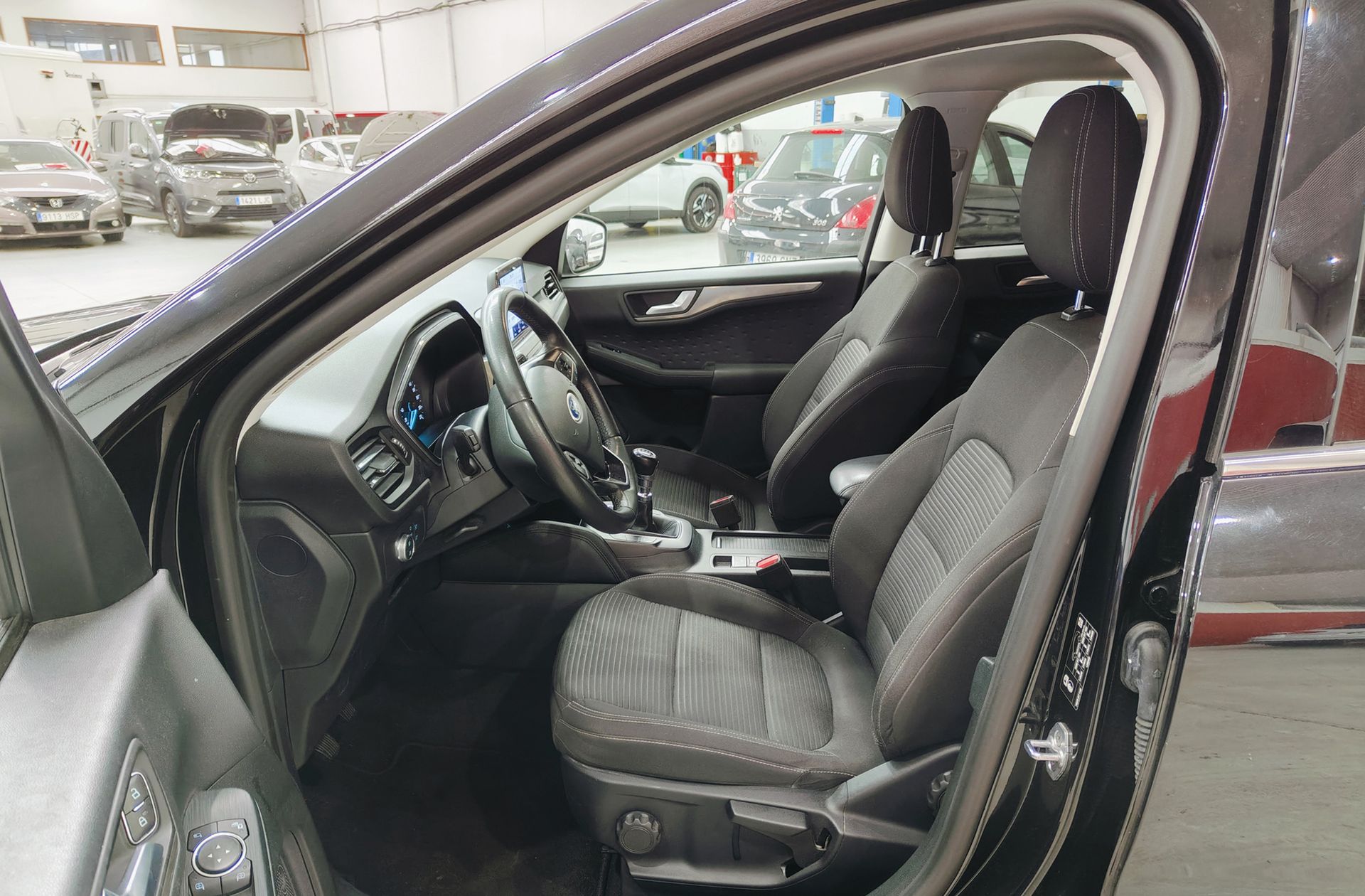 Ford Kuga 2.0 EcoBlue MHEV Titanium - foto 10