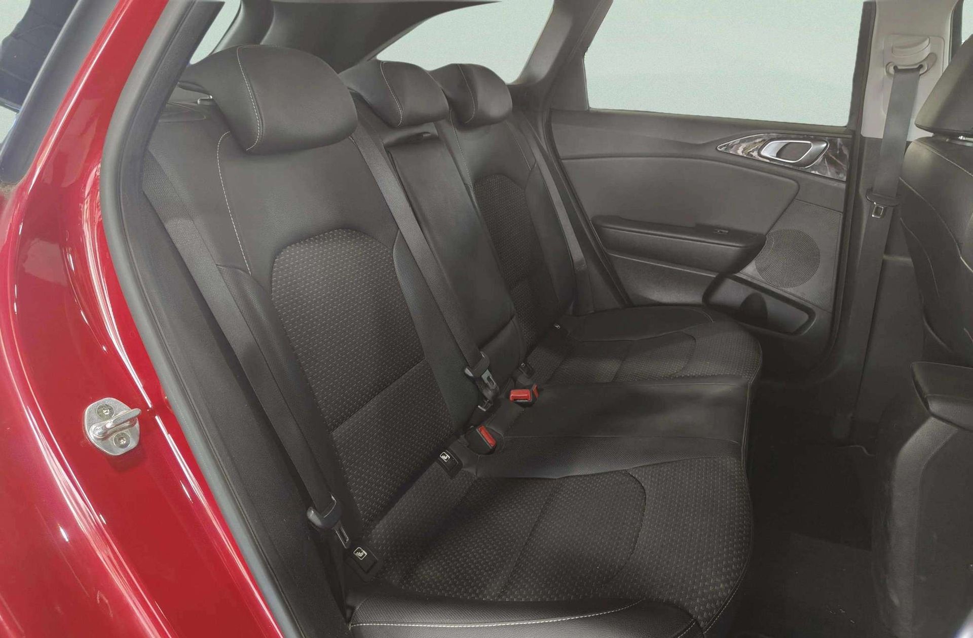Kia Ceed 1.6 CRDi Tech - foto 19
