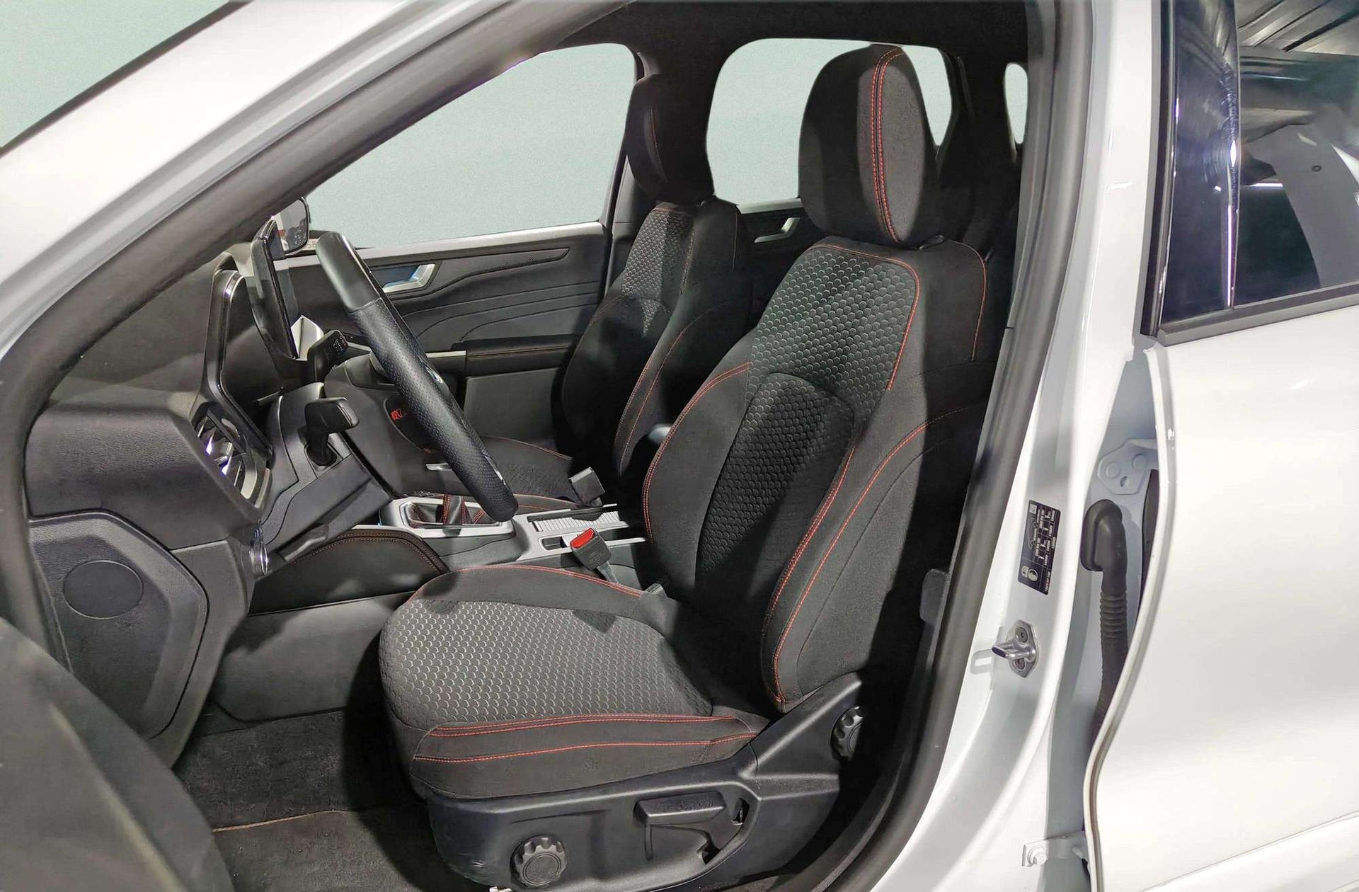 Ford Kuga 1.5T EcoBoost ST-Line 4x2 - foto 14