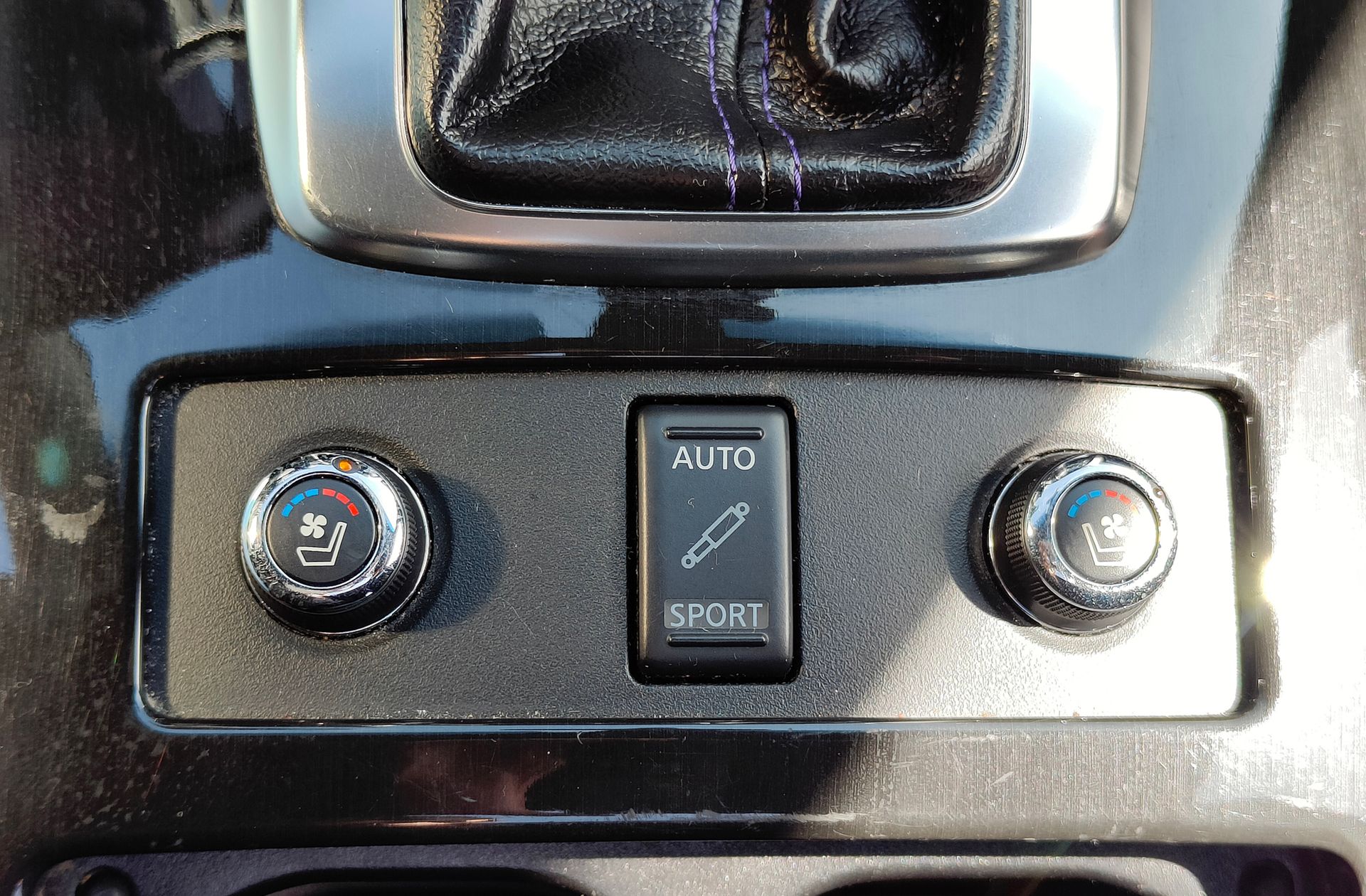 Infiniti QX70 3.0 D S Premium - foto 32