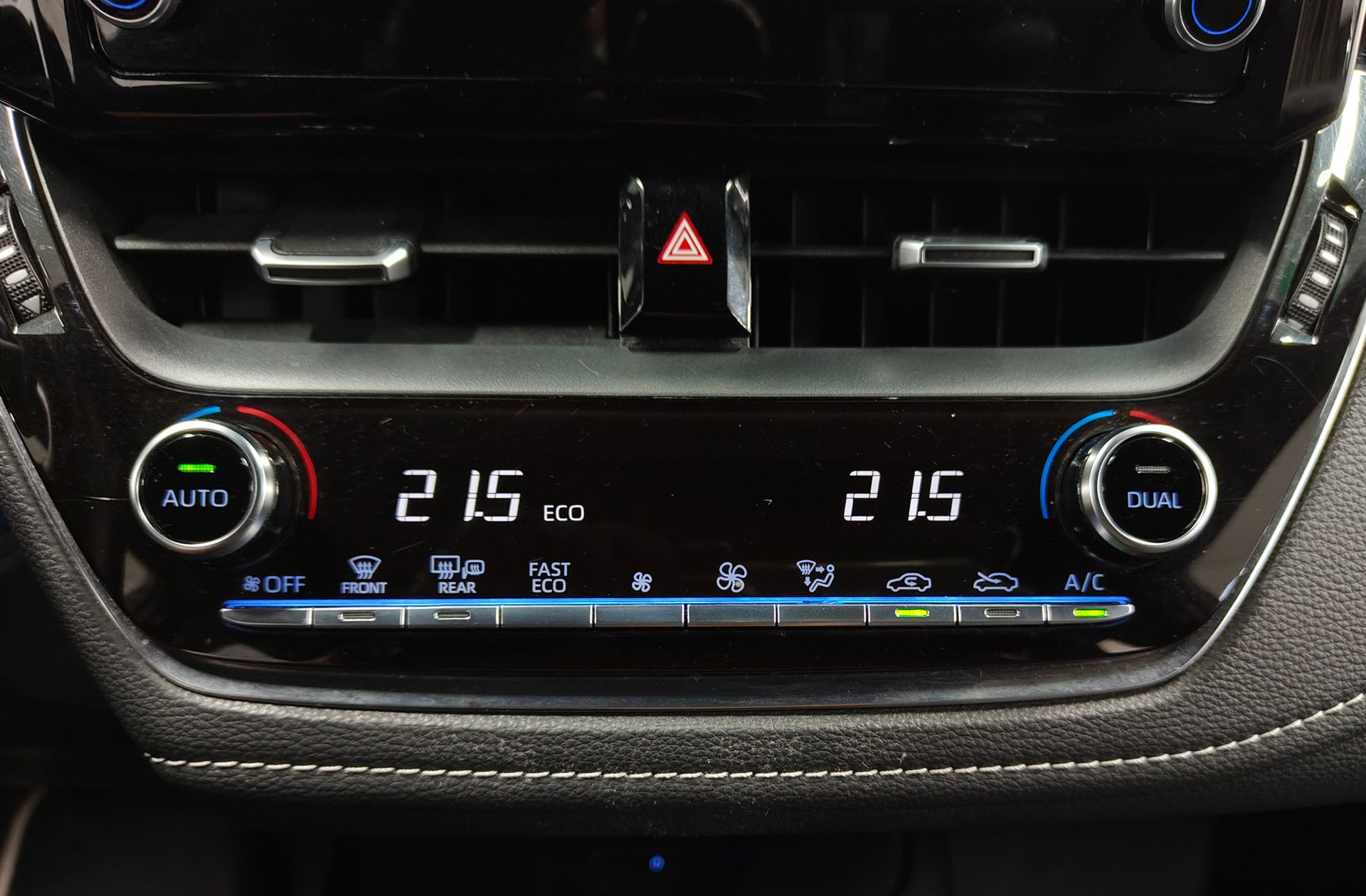 Toyota Corolla 180H Feel! E-CVT - foto 26